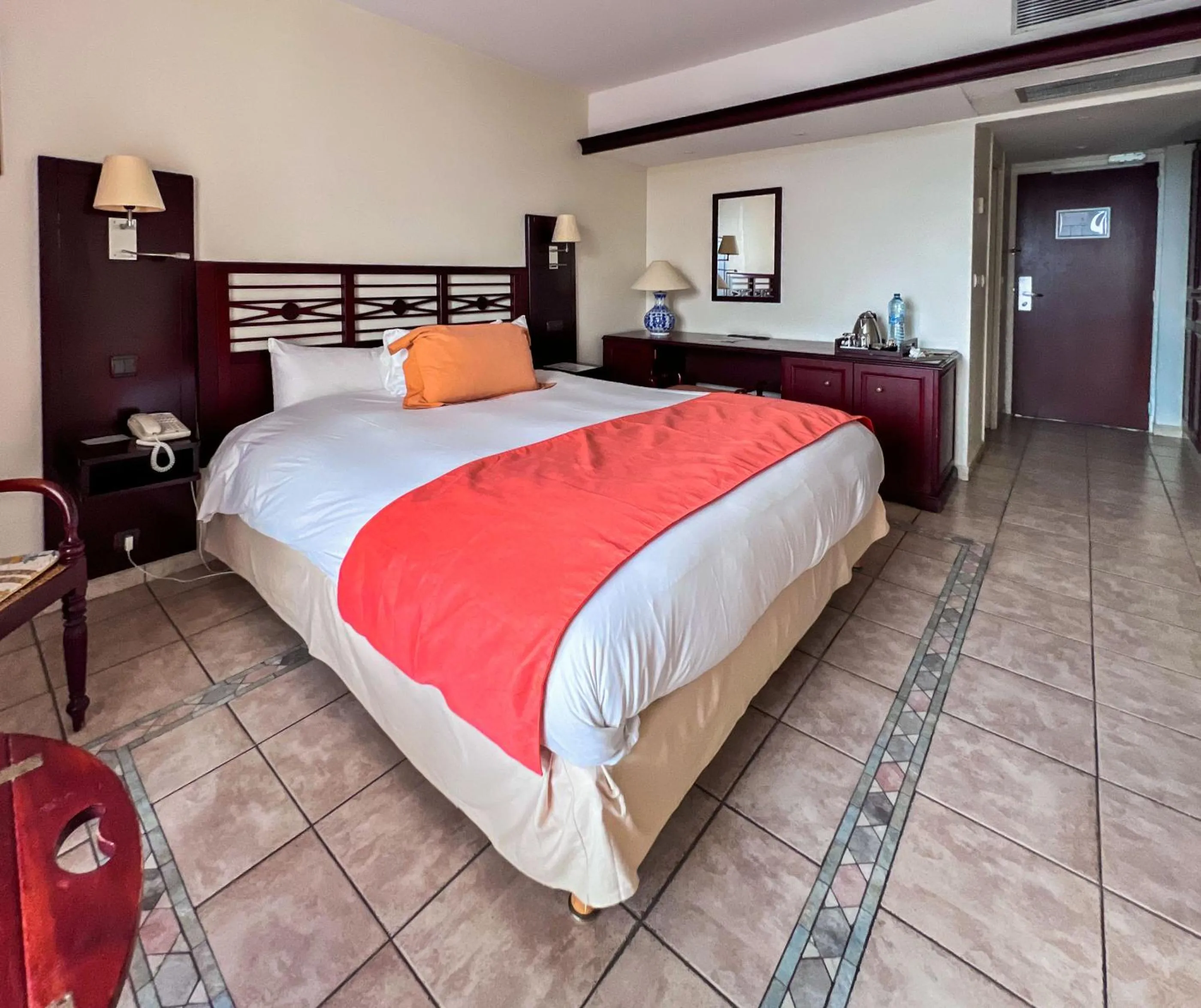 Bedroom, Bed in Hotel Auberge de la Vieille Tour