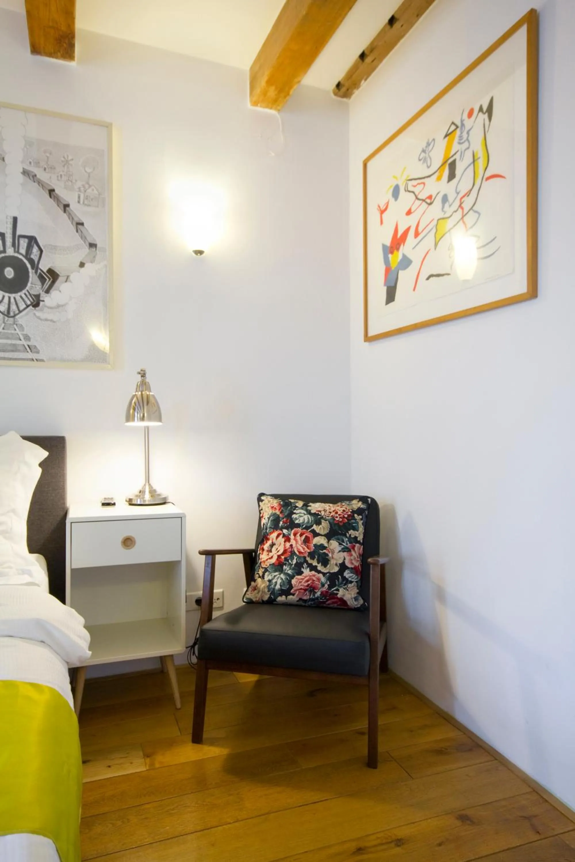 Seating area, Bed in Mercedes Bed&Breakfast Amsterdam