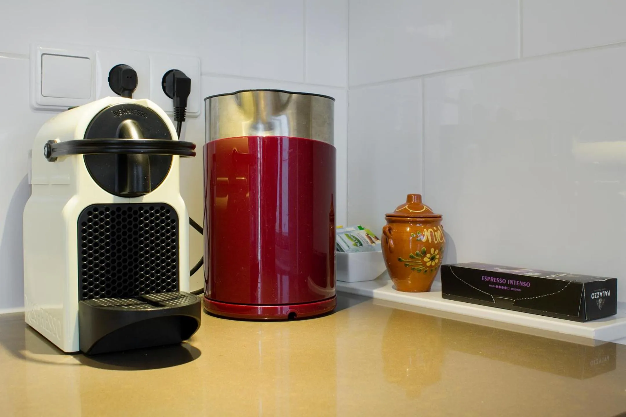 Coffee/tea facilities in Mercedes Bed&Breakfast Amsterdam