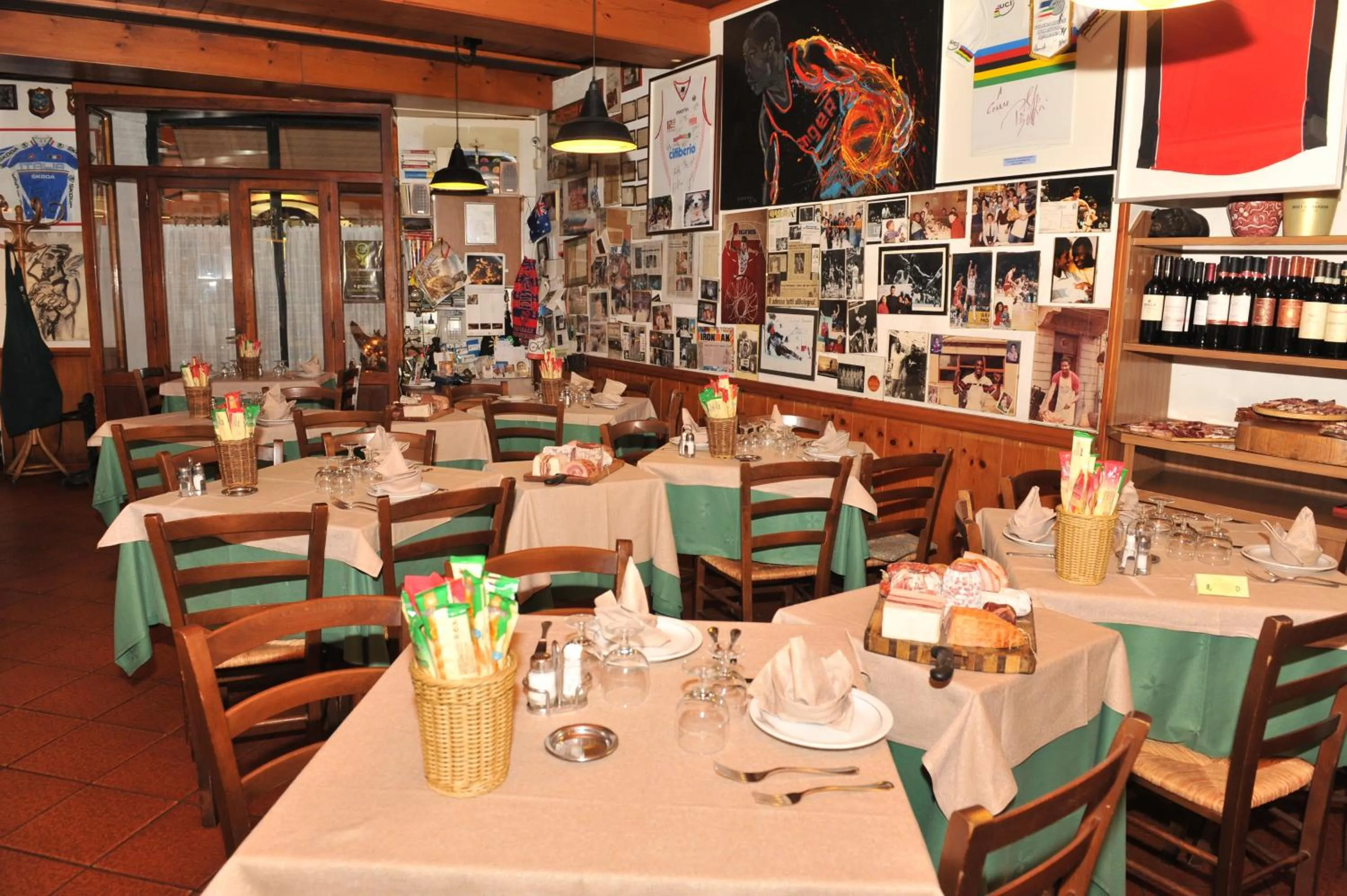 Restaurant/places to eat in Albergo Bologna