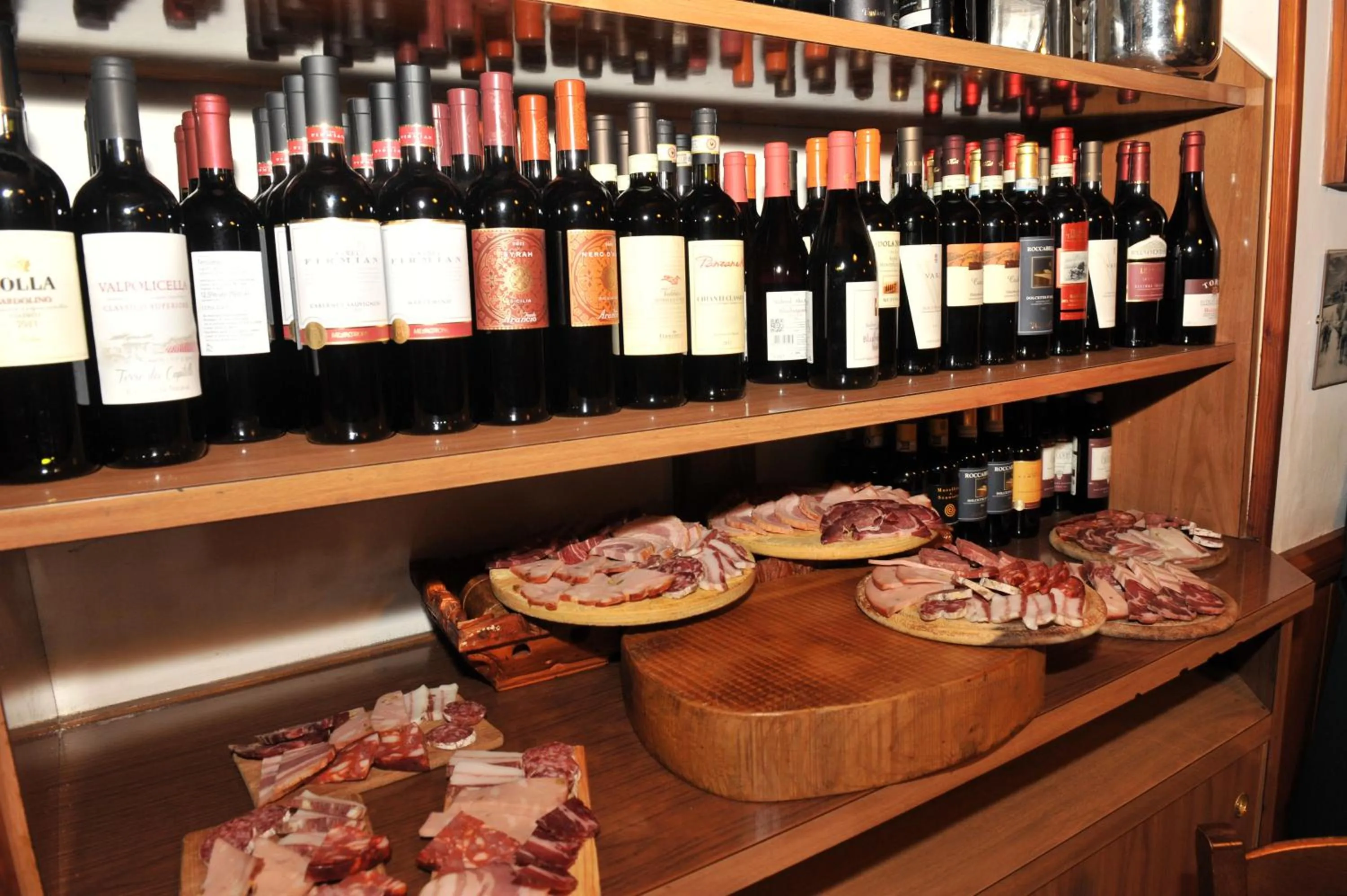 Restaurant/places to eat in Albergo Bologna