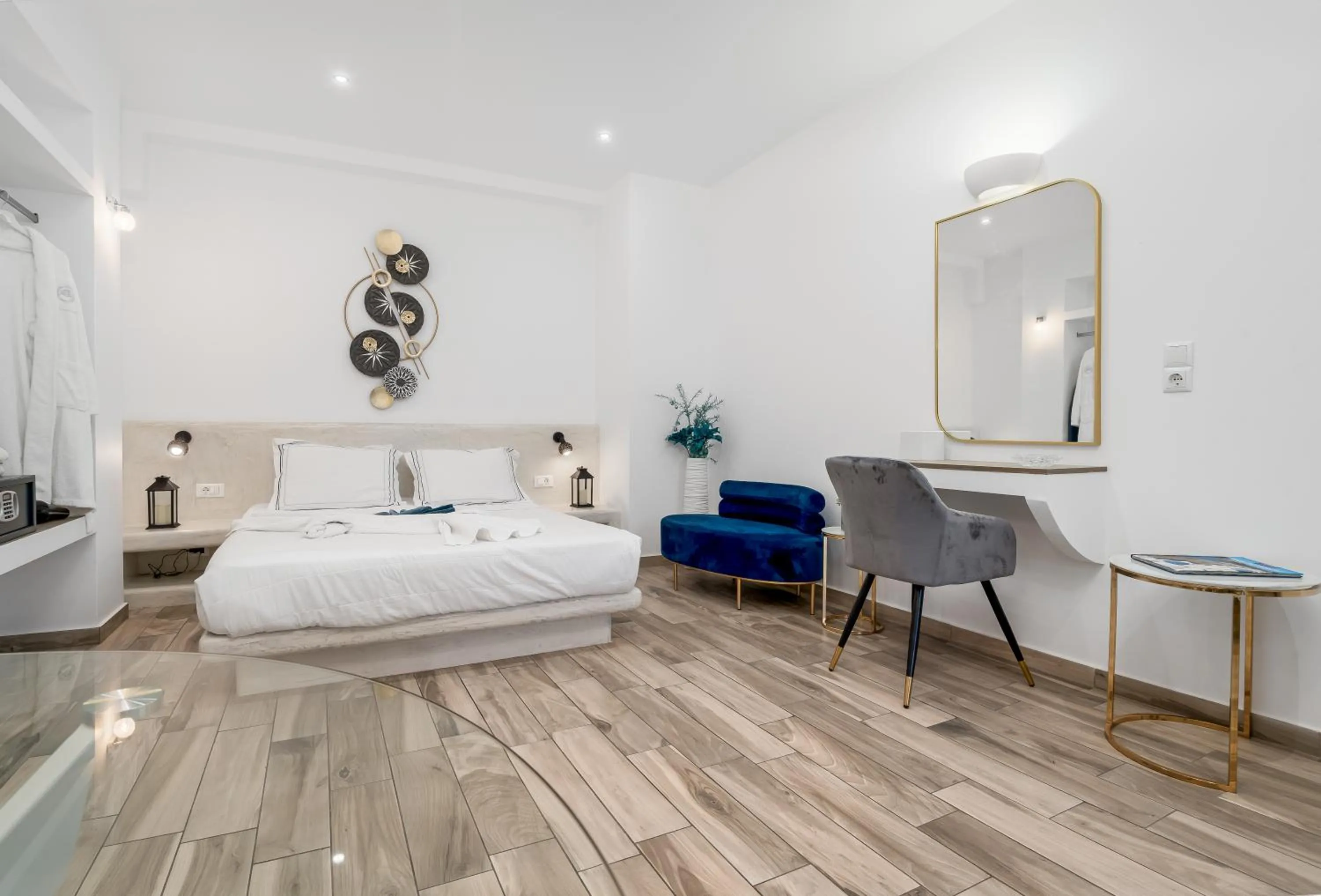 Bedroom, Bed in Oasis Hotel