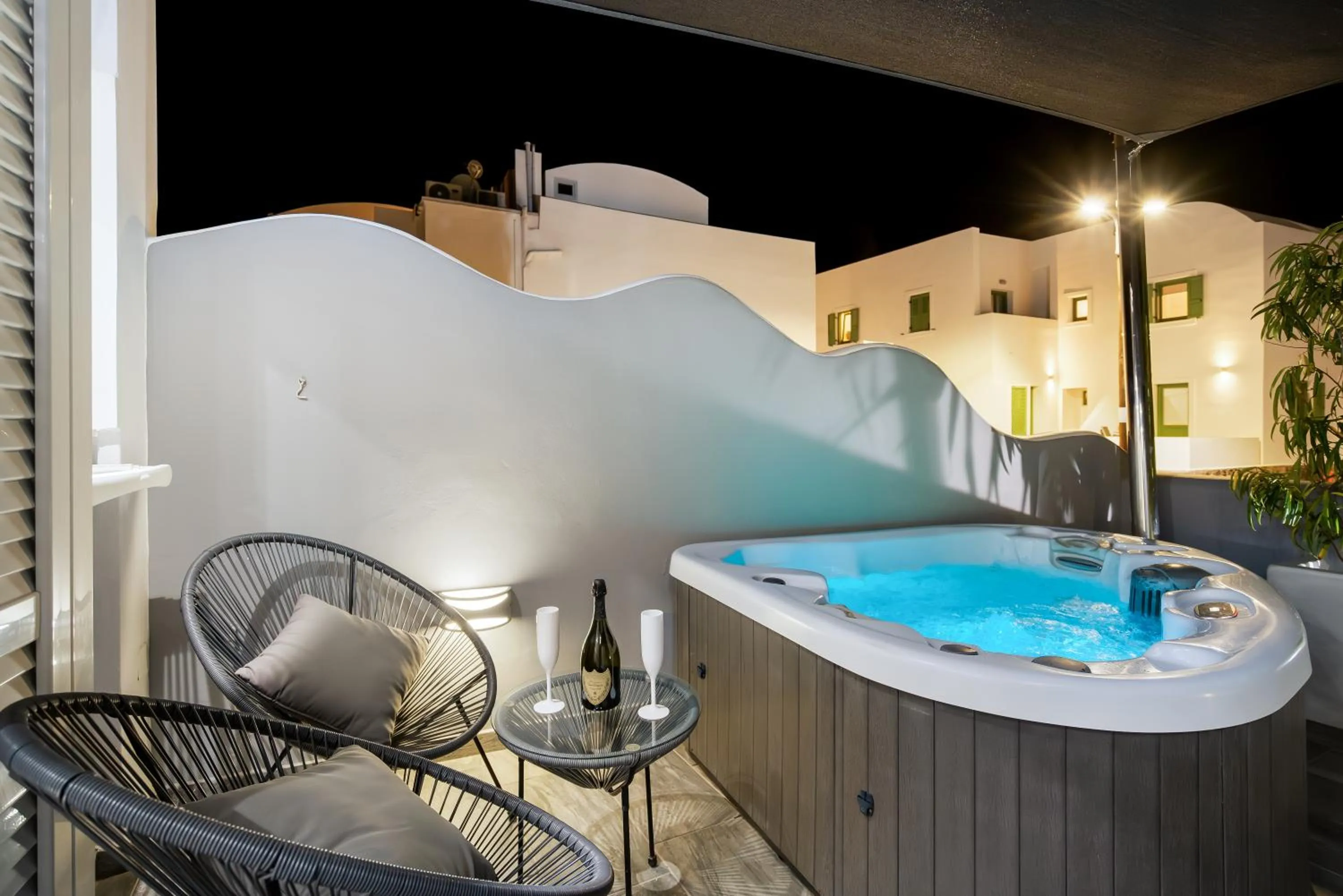 Hot Tub in Oasis Hotel