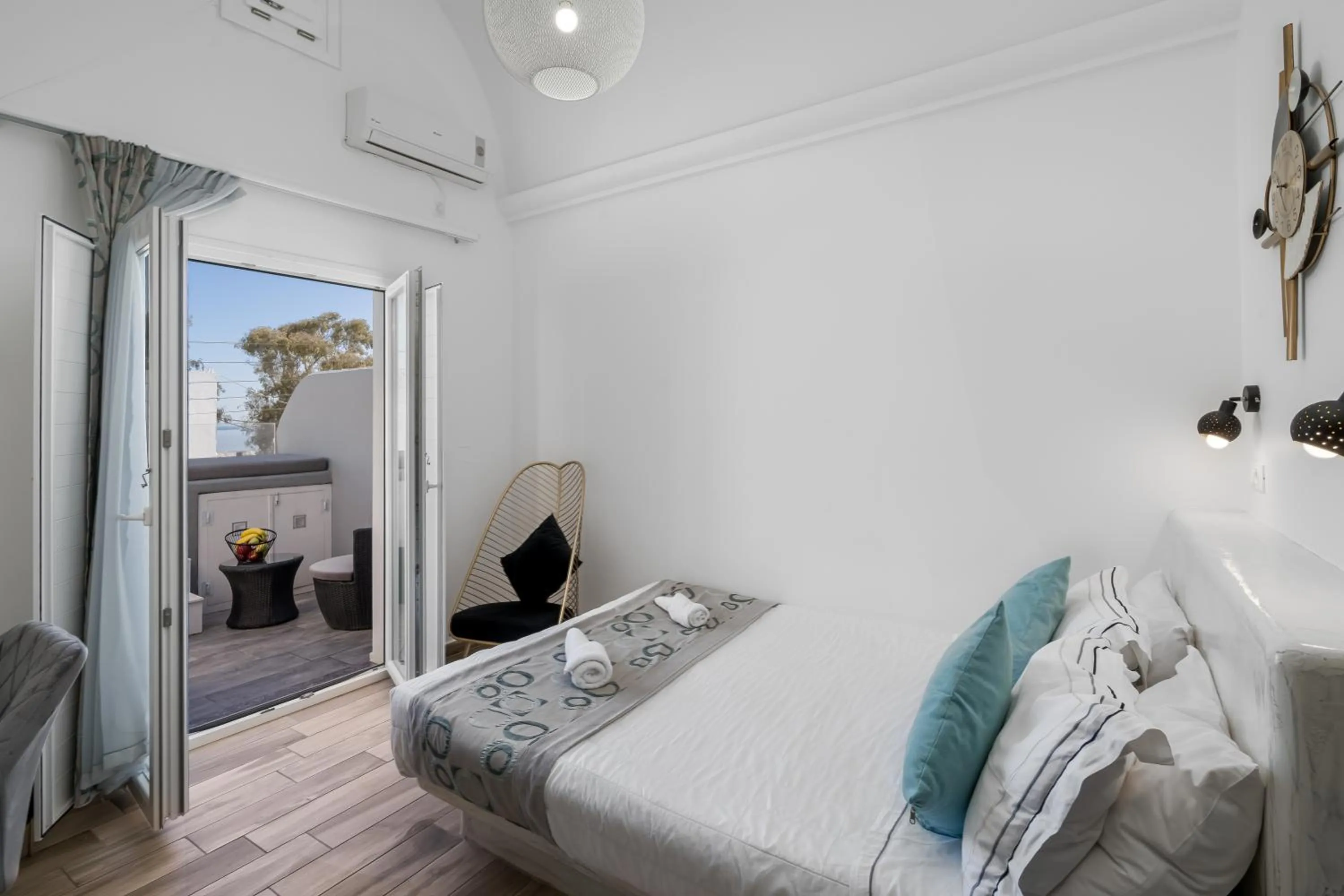 Bedroom, Bed in Oasis Hotel