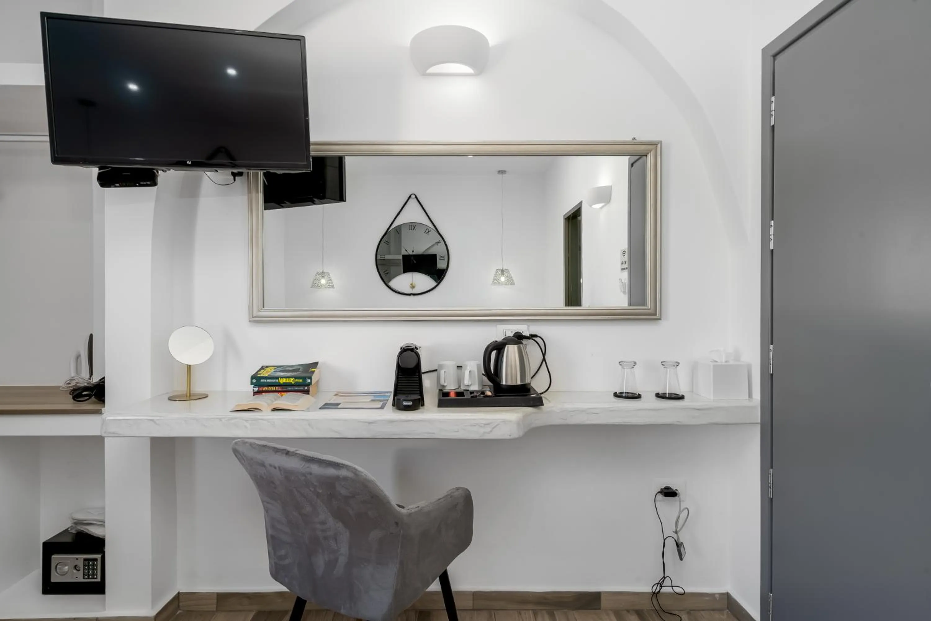 Coffee/tea facilities in Oasis Hotel