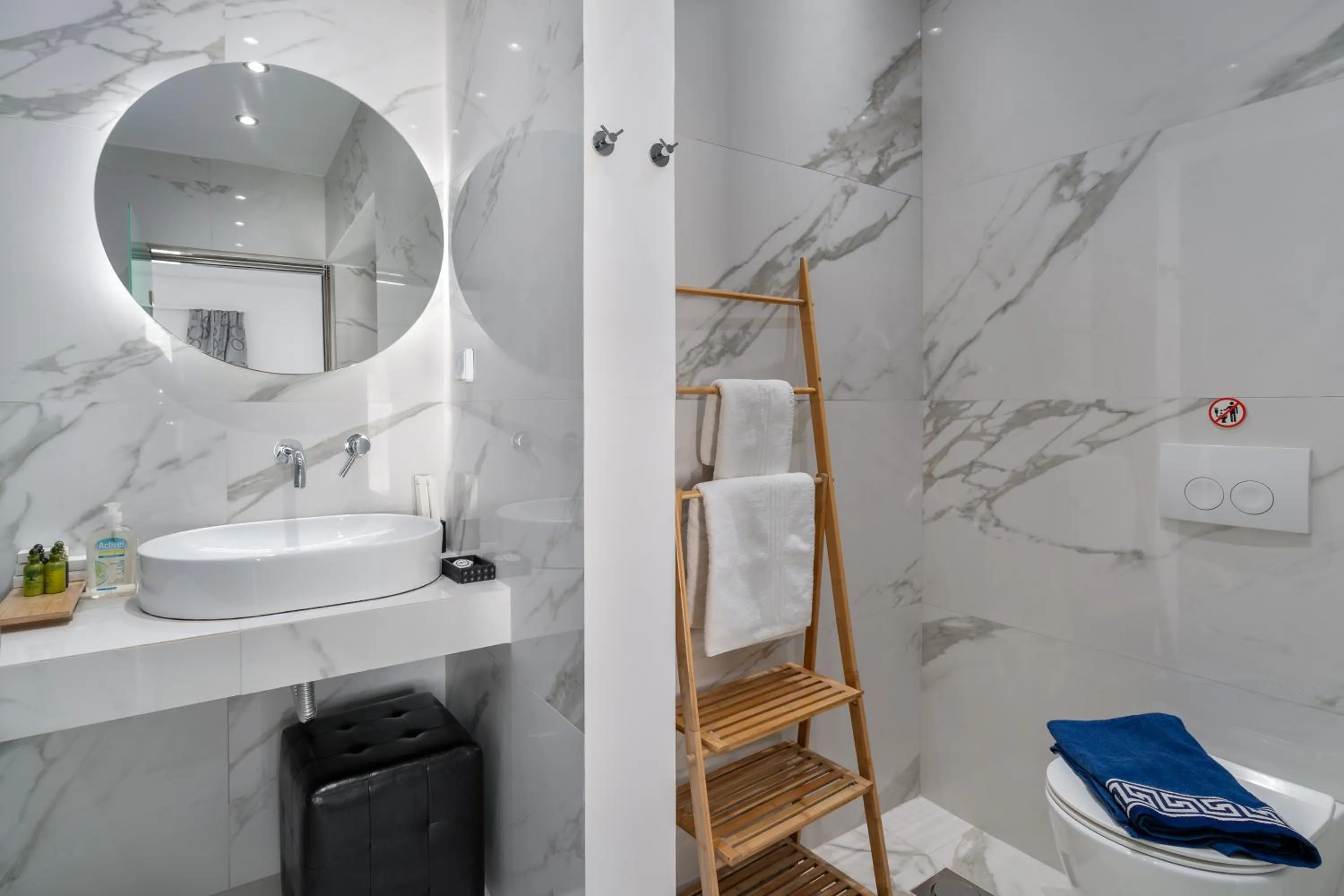 Bathroom in Oasis Hotel