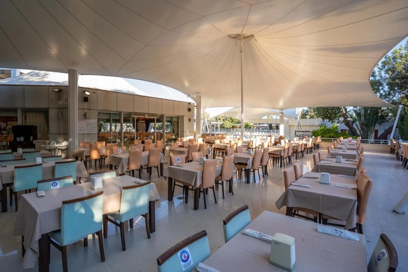 Restaurant/places to eat in Latanya Park Resort