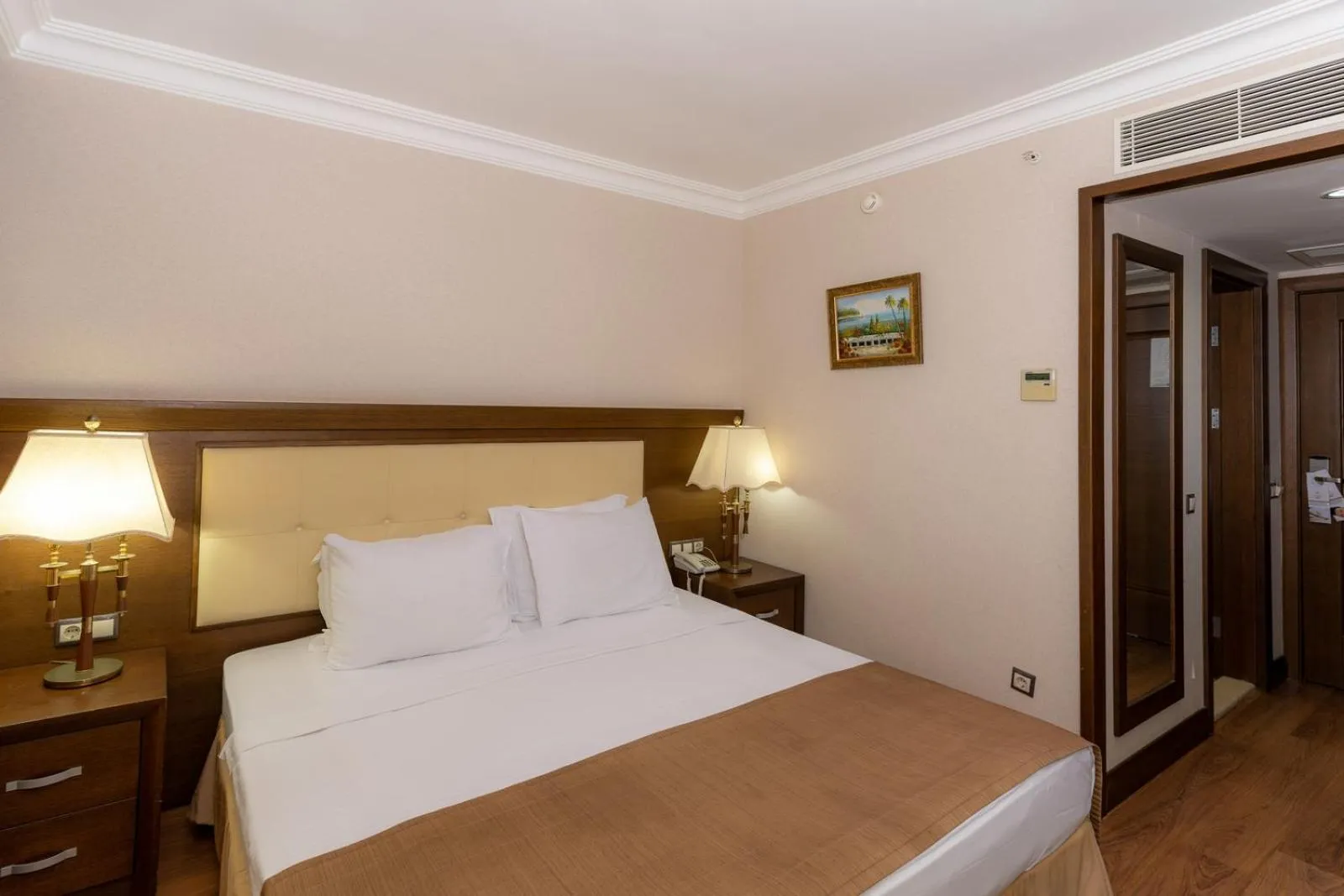 Photo of the whole room in Latanya Park Resort