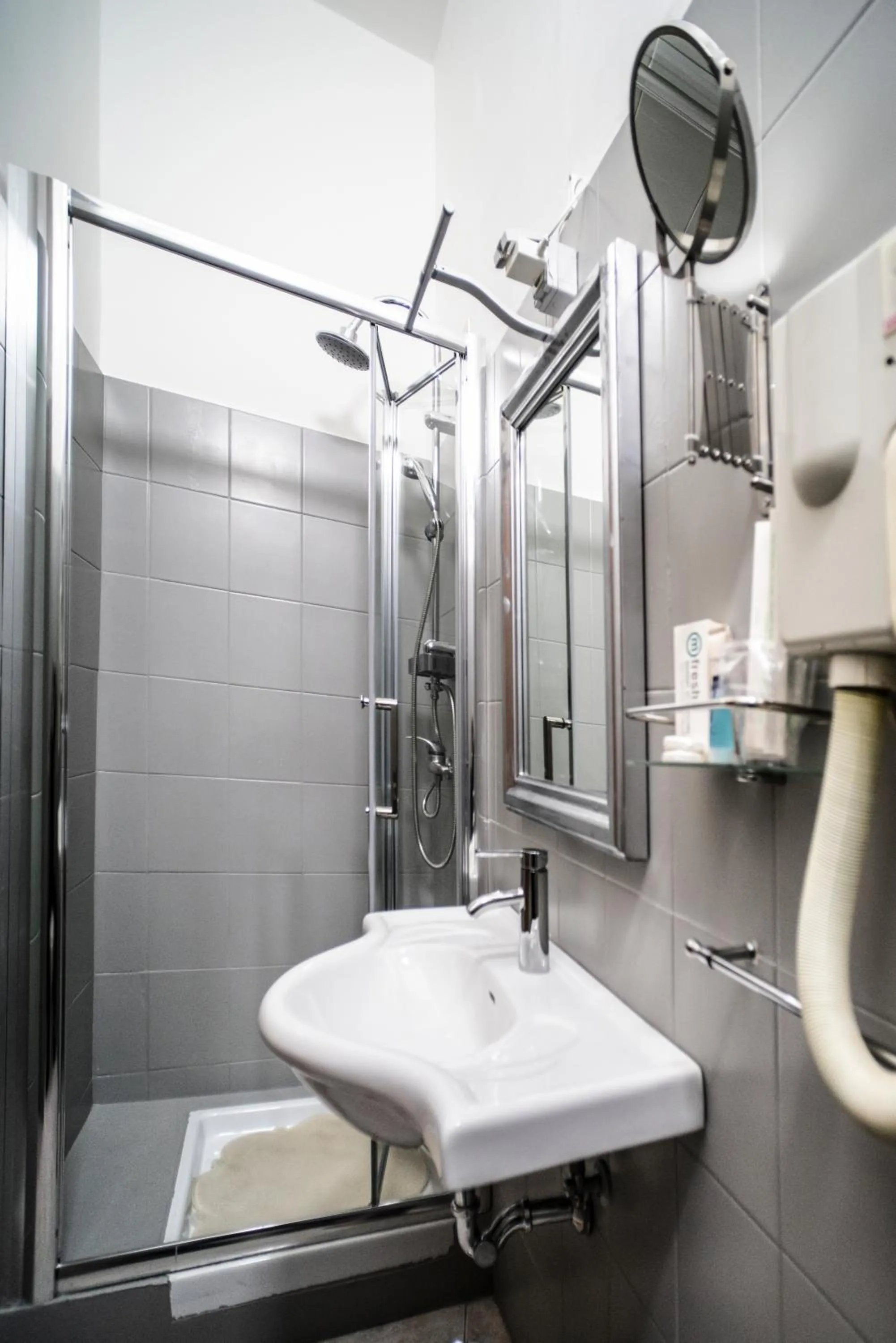 Shower in Merulana Star