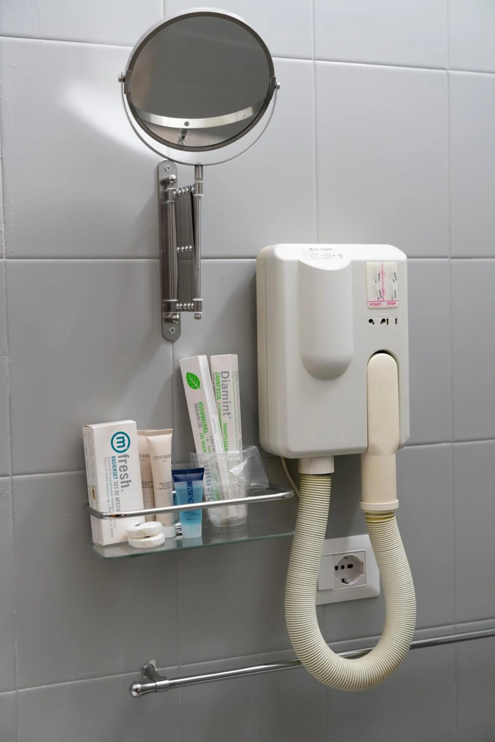 Shower in Merulana Star