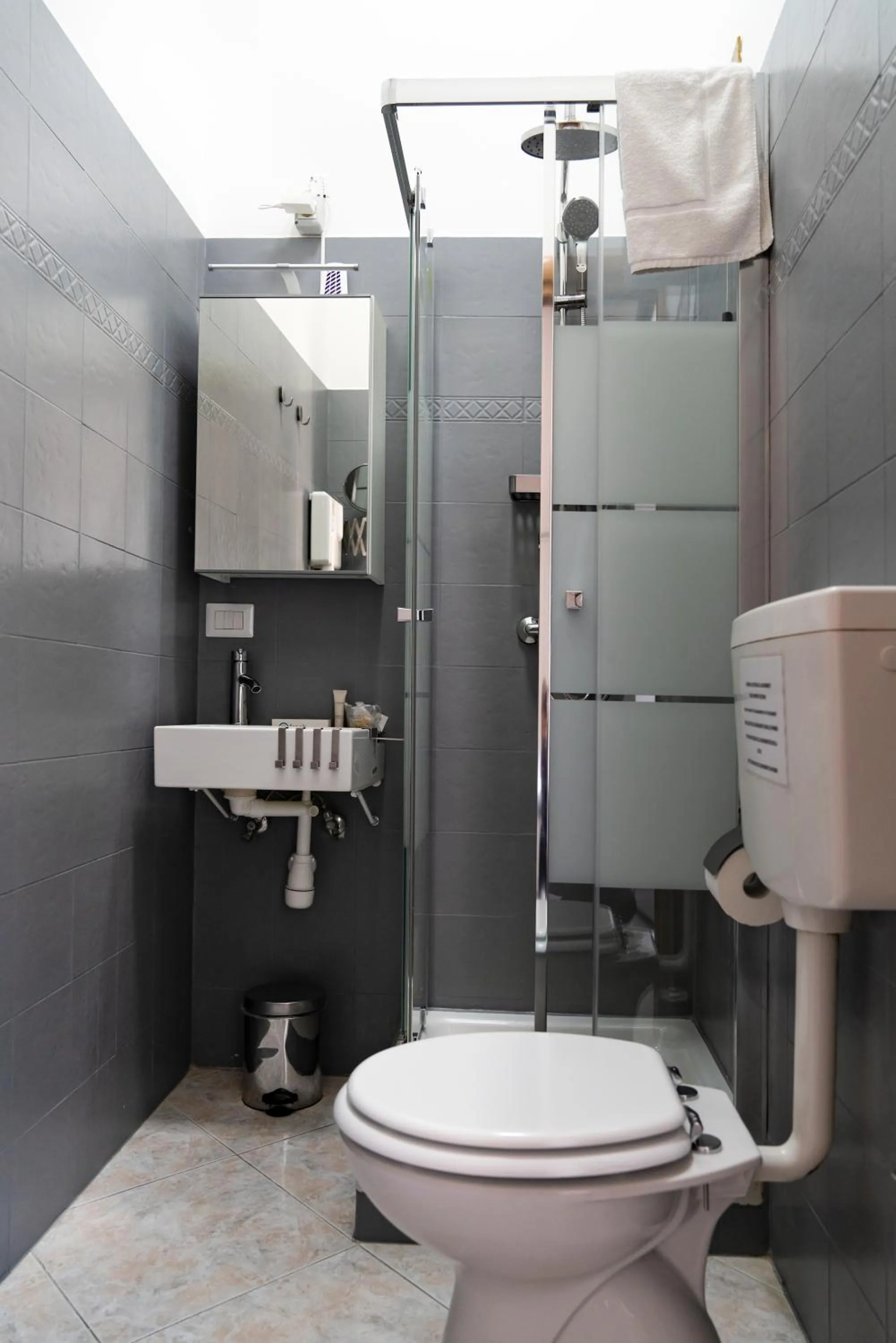 Shower in Merulana Star