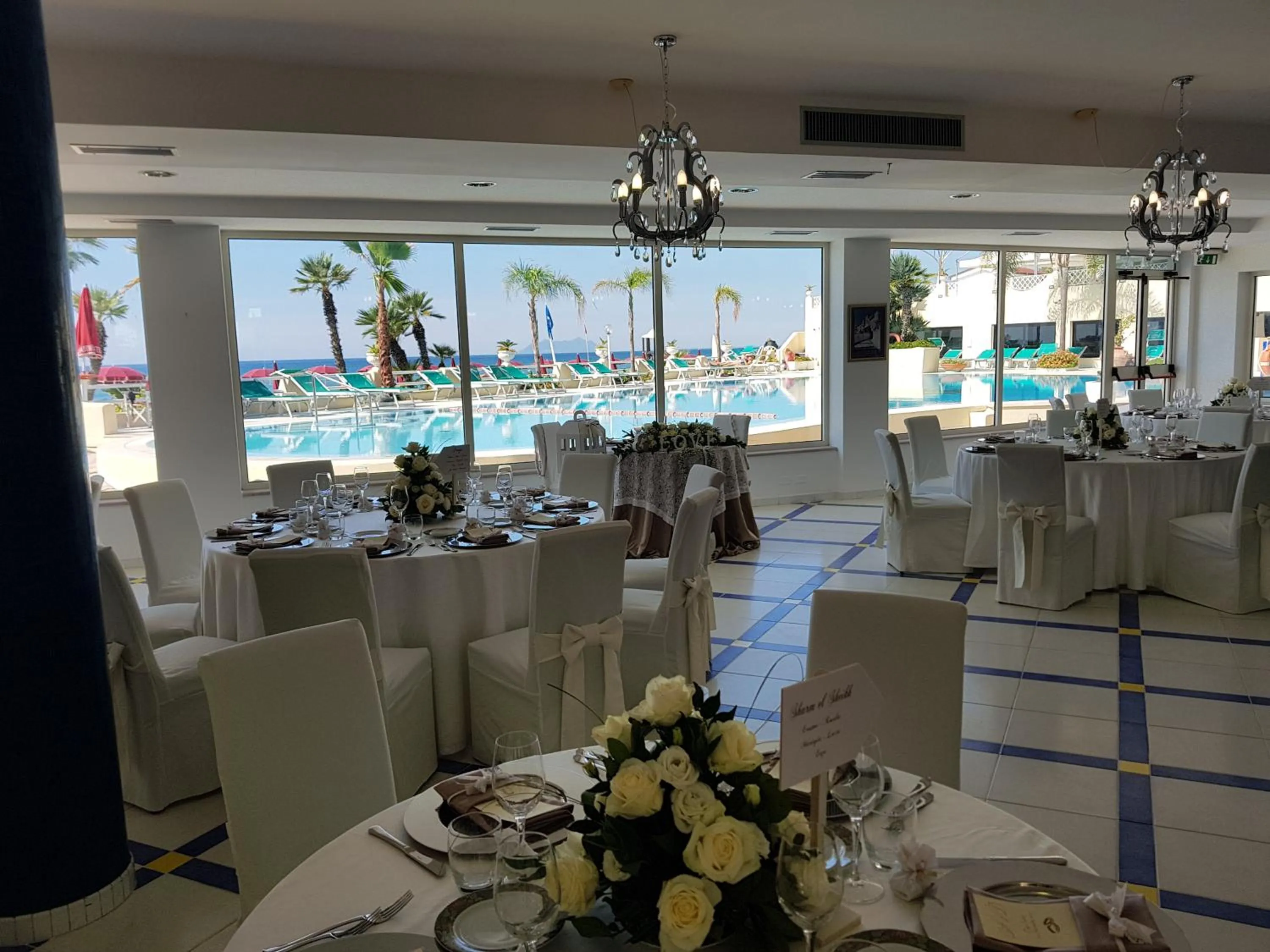 Restaurant/places to eat in Hotel La Playa
