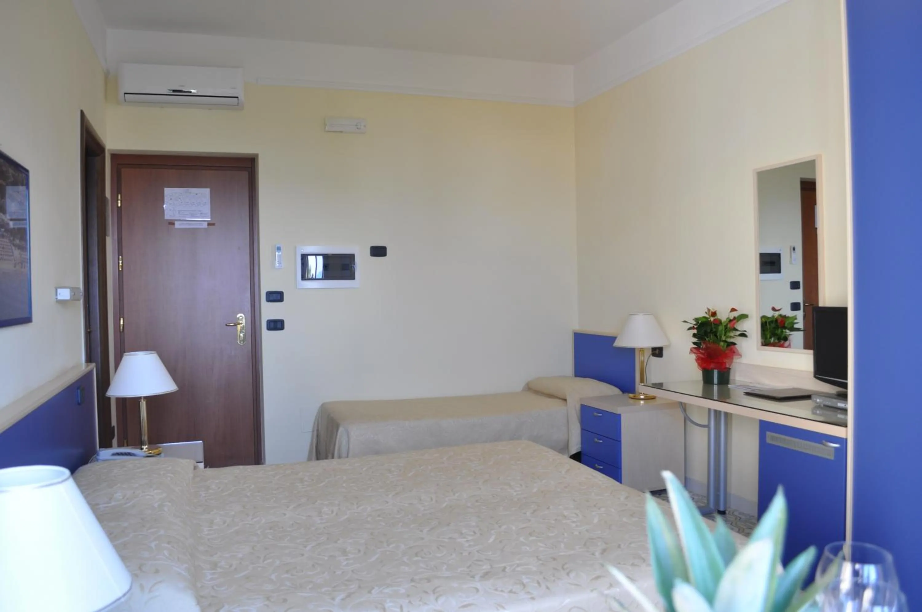 Bed in Hotel La Playa