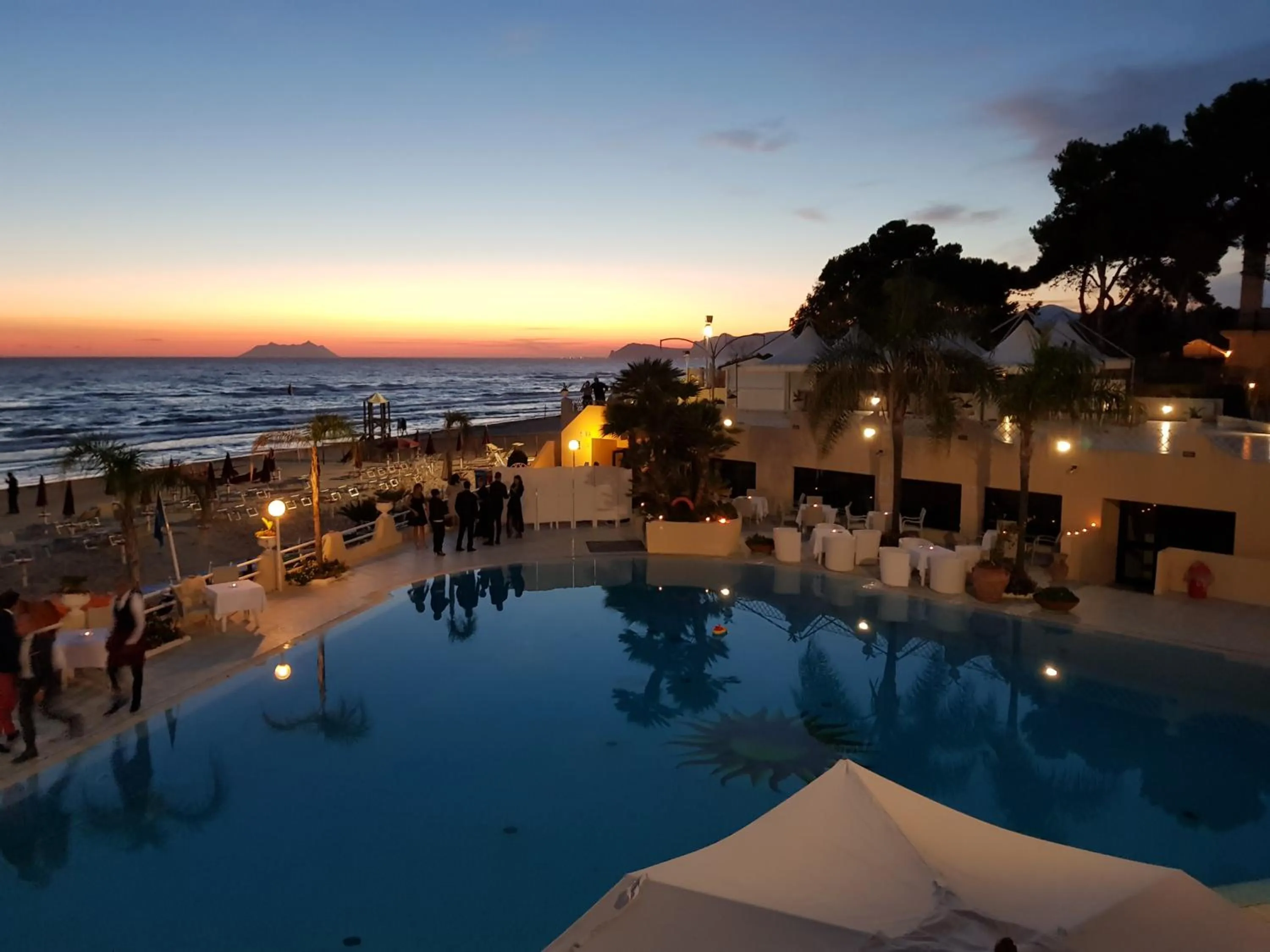 Restaurant/places to eat in Hotel La Playa