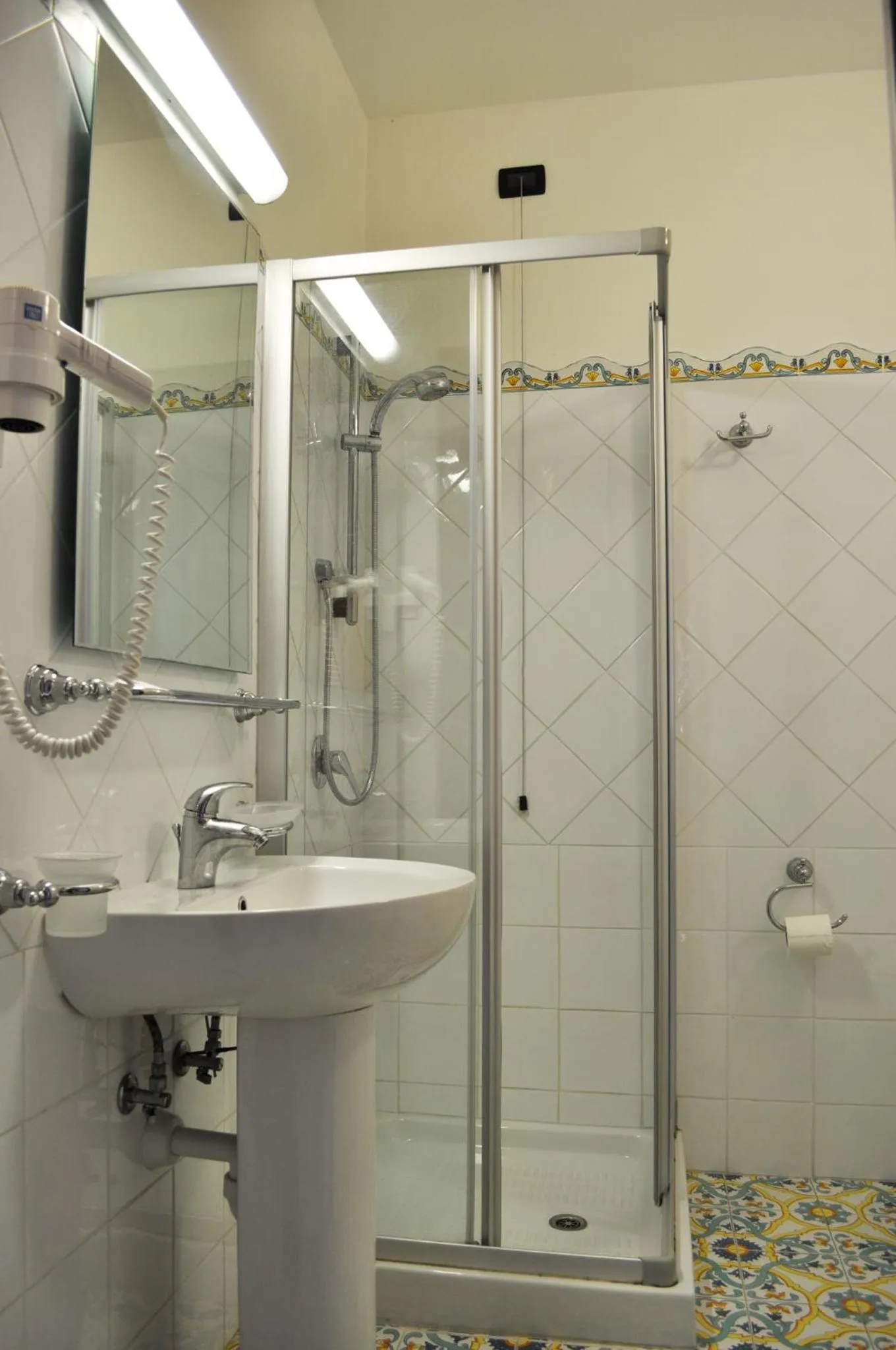 Shower in Hotel La Playa