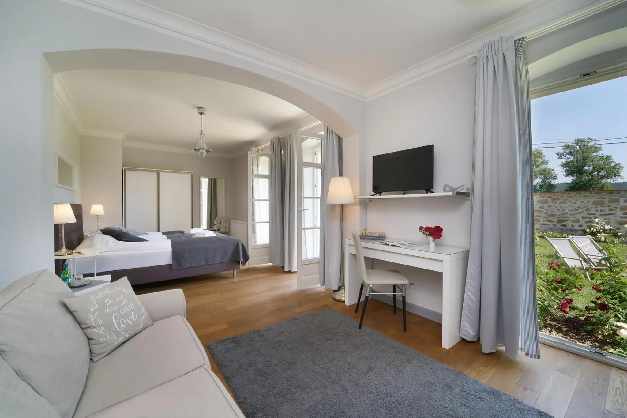 TV and multimedia, Bed in Pałac Łomnica Karkonosze - Schloss Lomnitz Riesengebirge