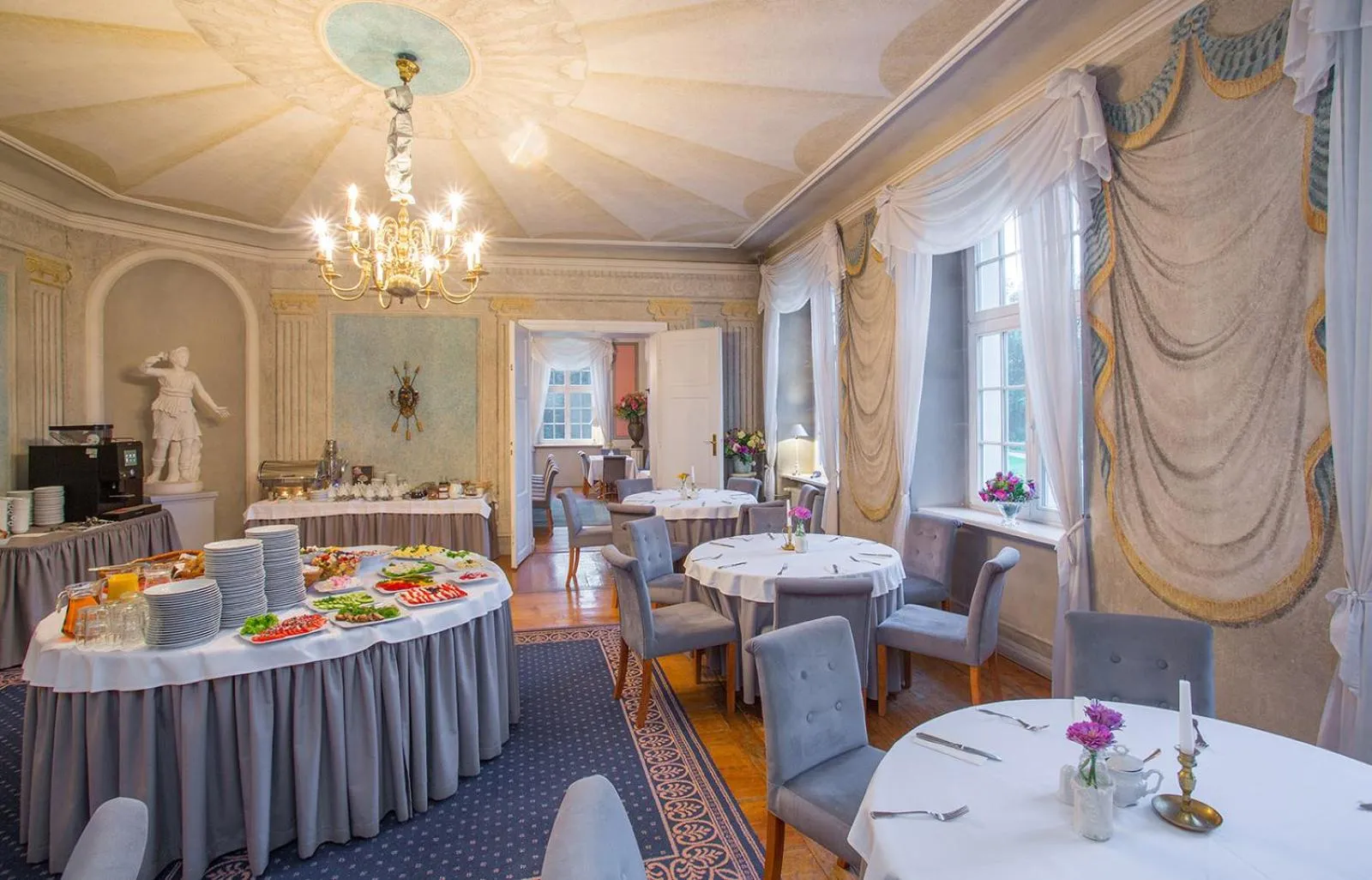 Breakfast in Pałac Łomnica Karkonosze - Schloss Lomnitz Riesengebirge