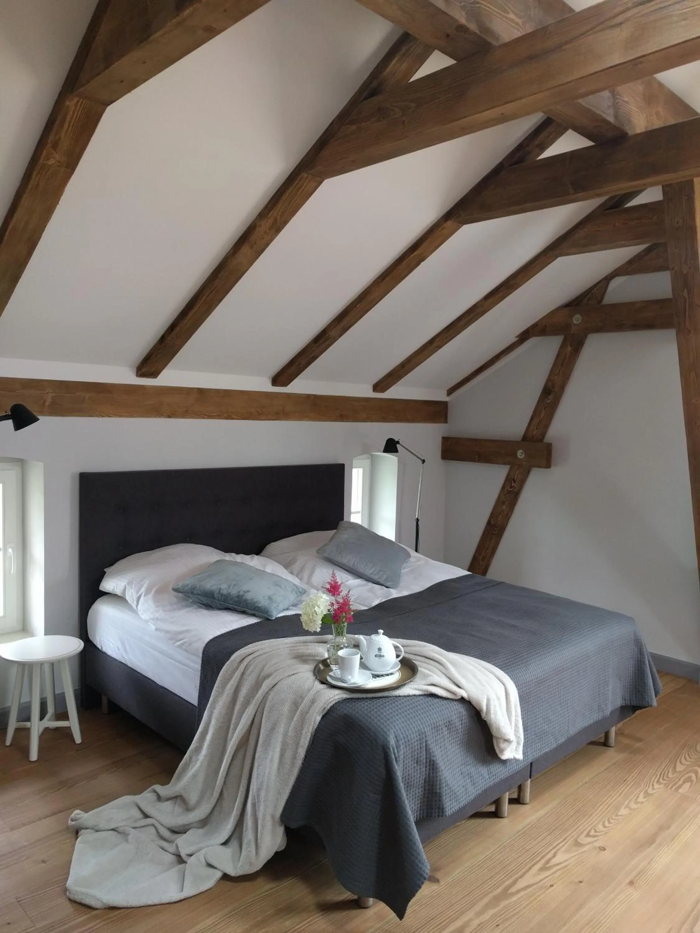 Photo of the whole room, Bed in Pałac Łomnica Karkonosze - Schloss Lomnitz Riesengebirge