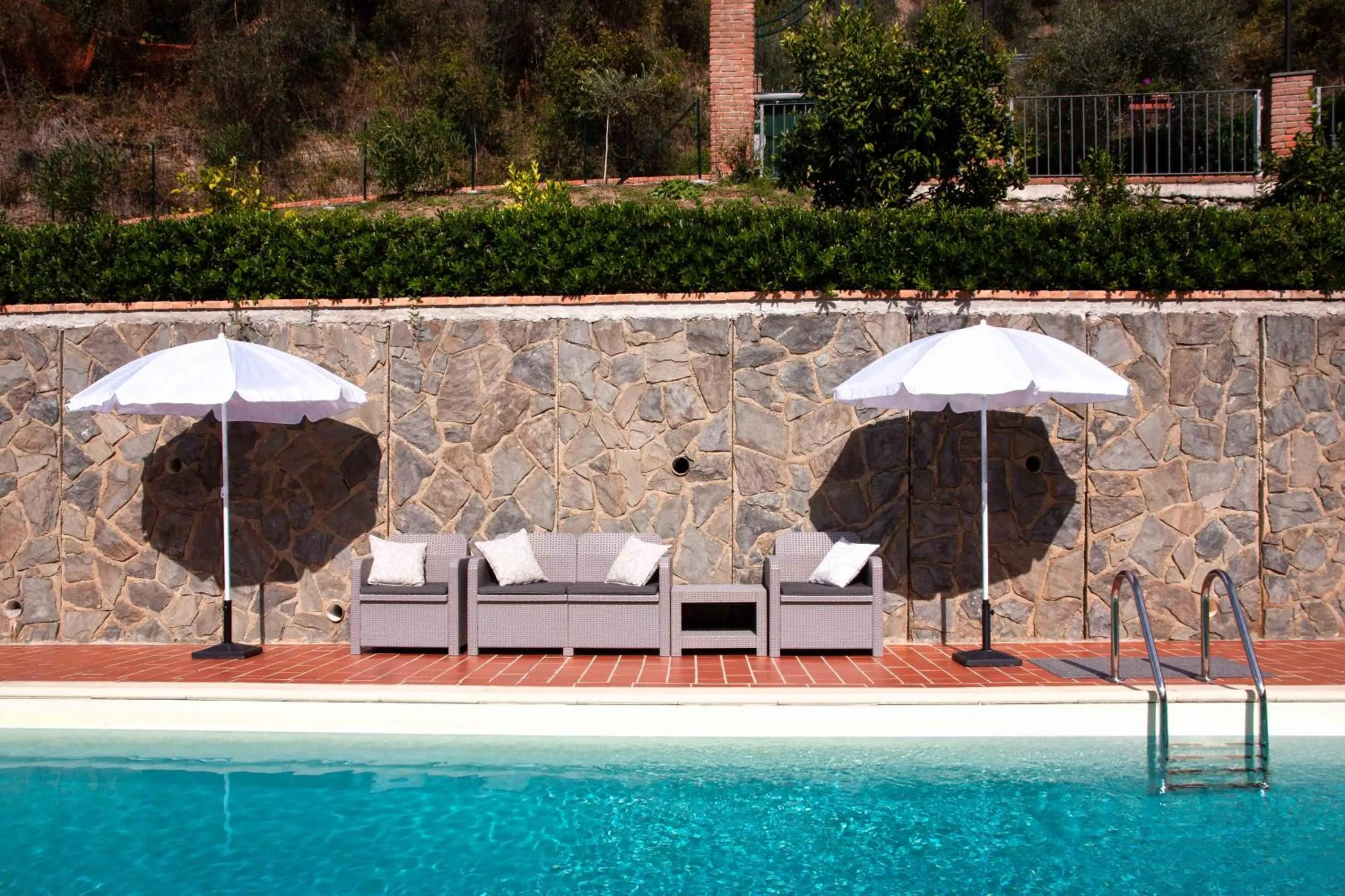 Pool view in B&B Vignola