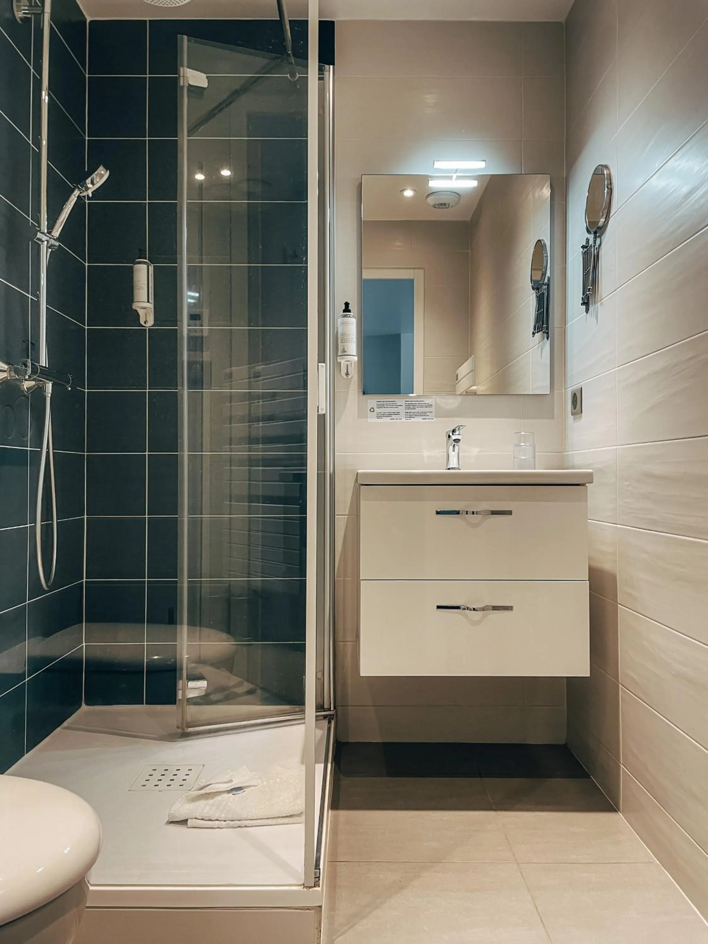 Bathroom in Garden Apparts Rennes Centre Gare