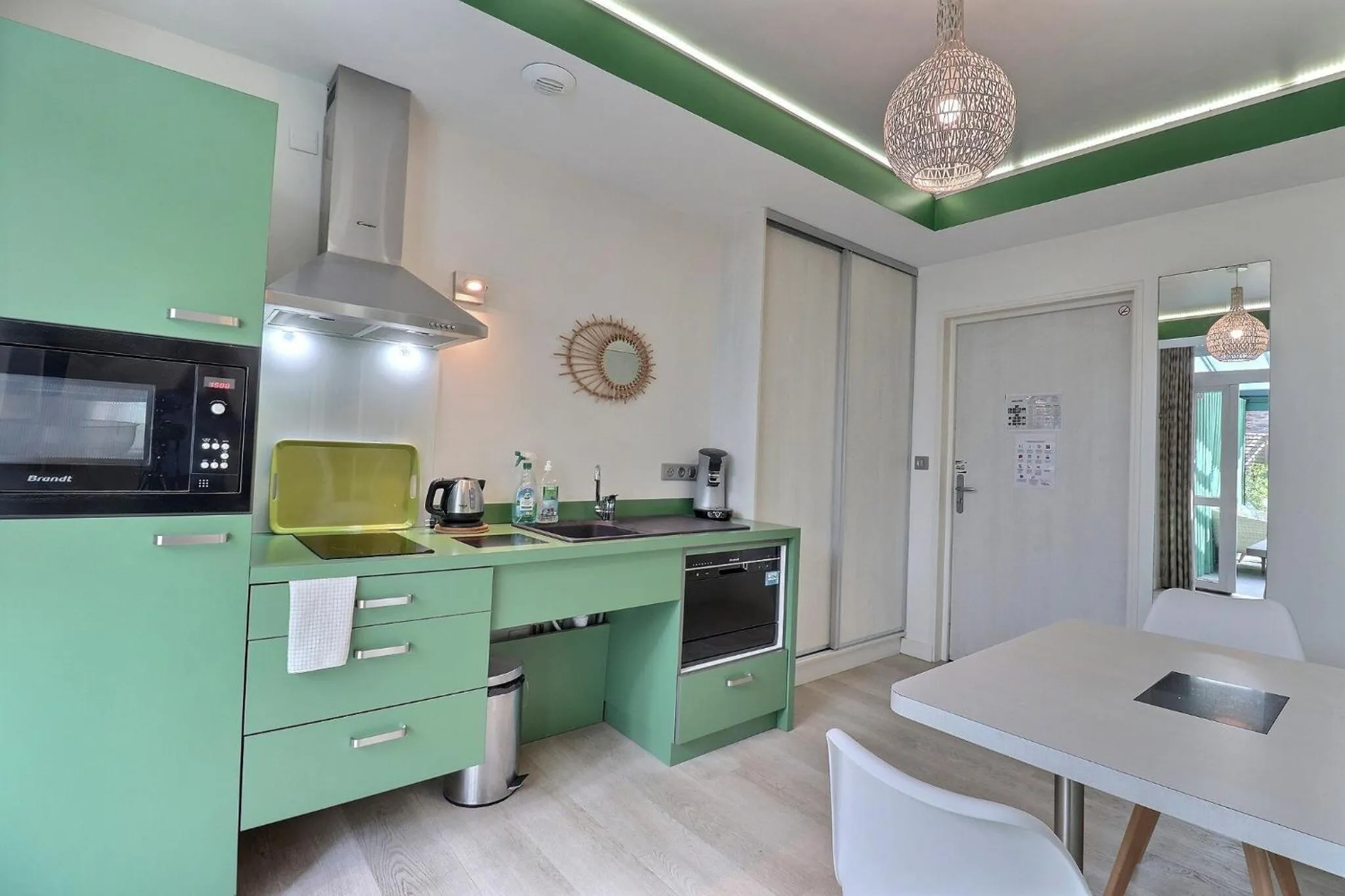 Kitchen or kitchenette in Garden Apparts Rennes Centre Gare