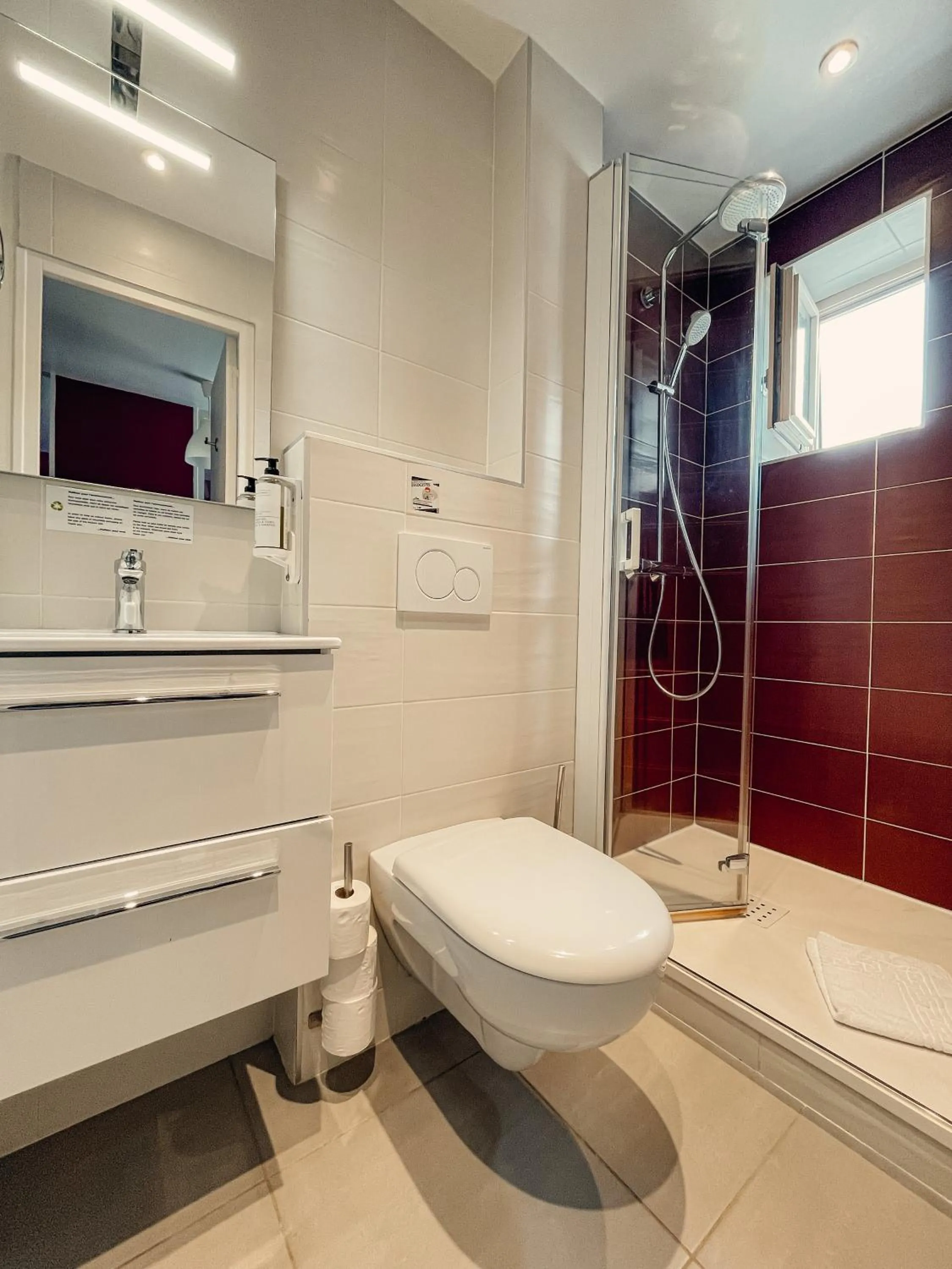 Bathroom in Garden Apparts Rennes Centre Gare