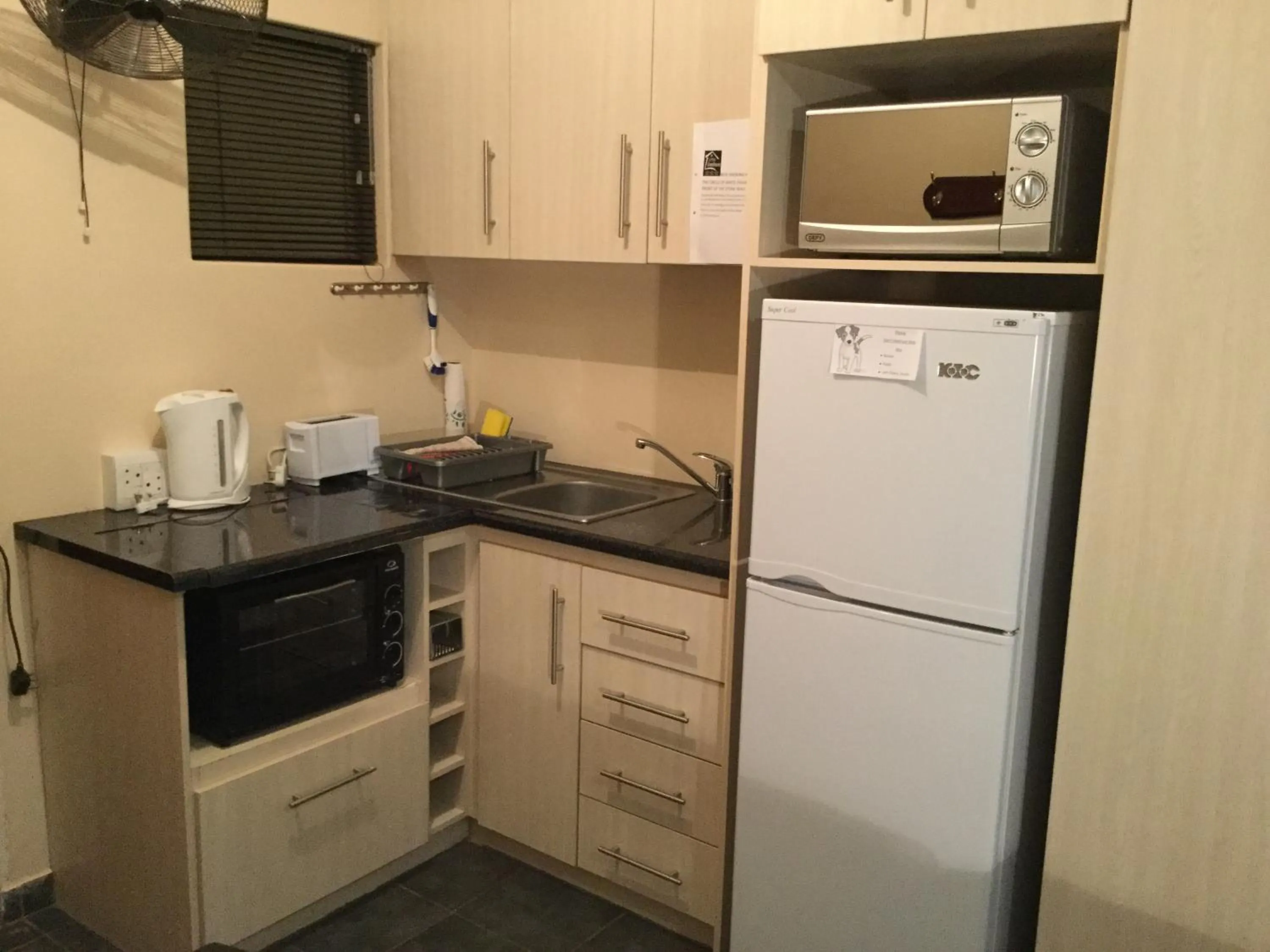 Coffee/tea facilities in A Little Guesthouse