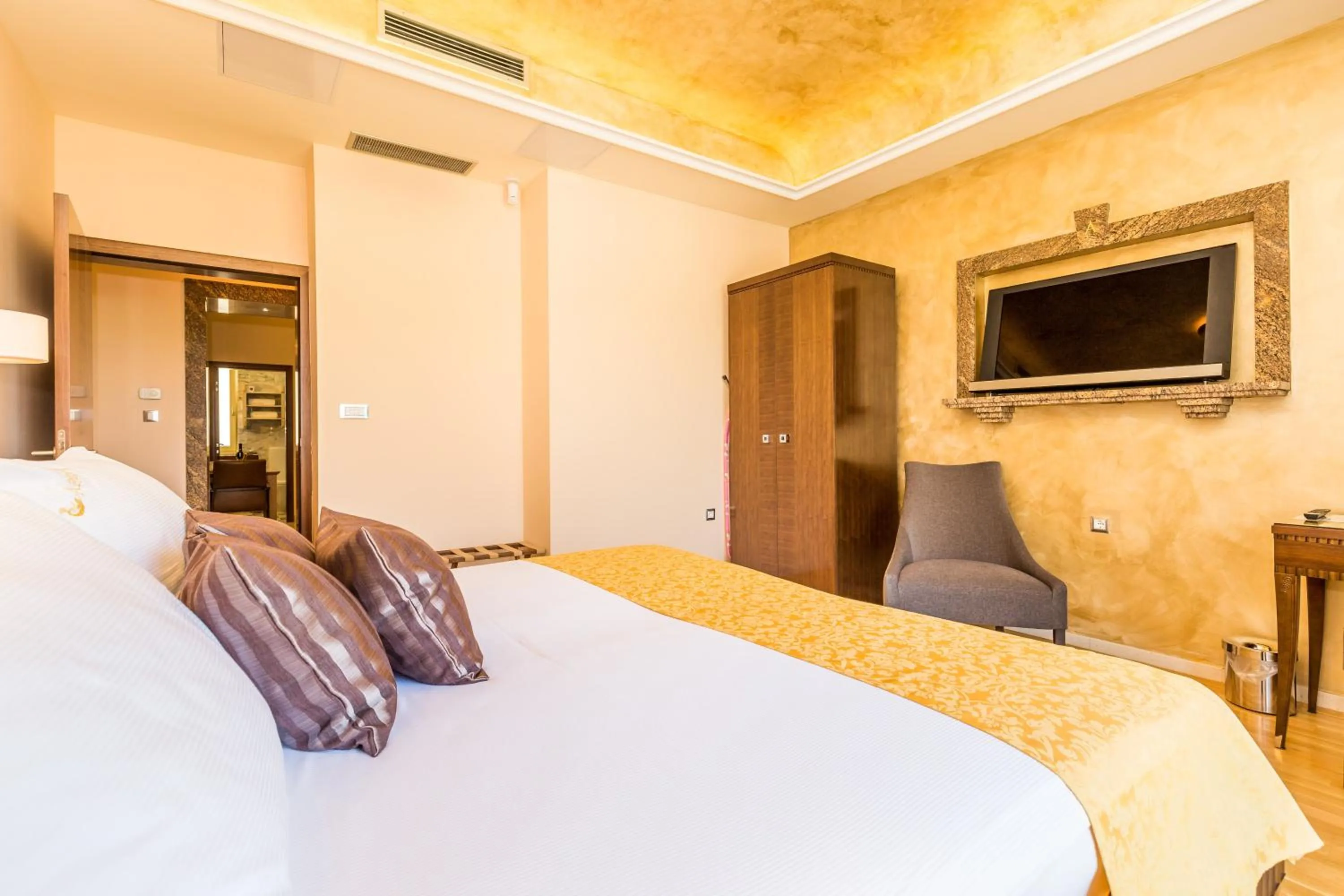 Bedroom, Bed in Villas Arbia - Margita Deluxe Beach Hotel