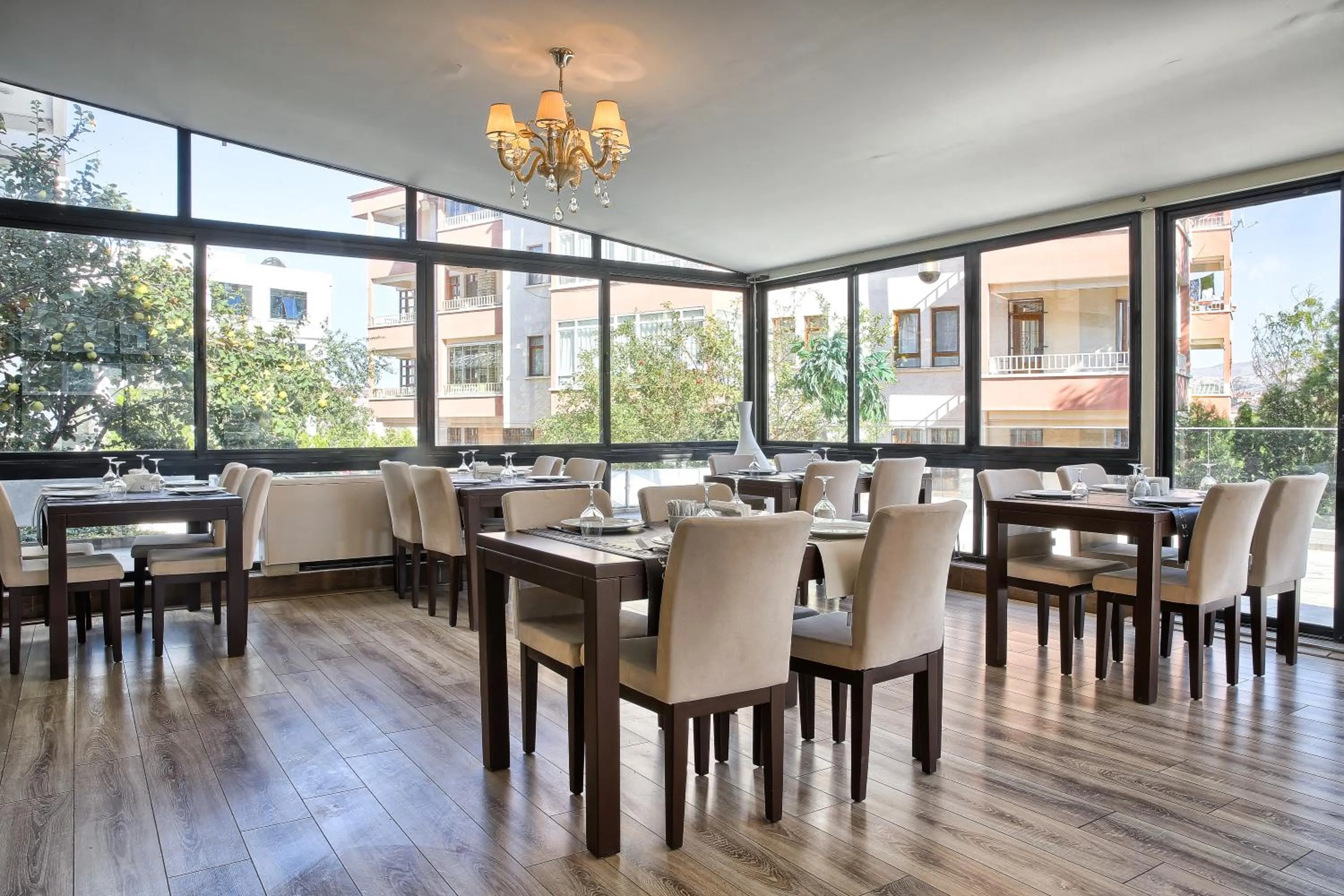 Restaurant/places to eat in City Hotel Residence
