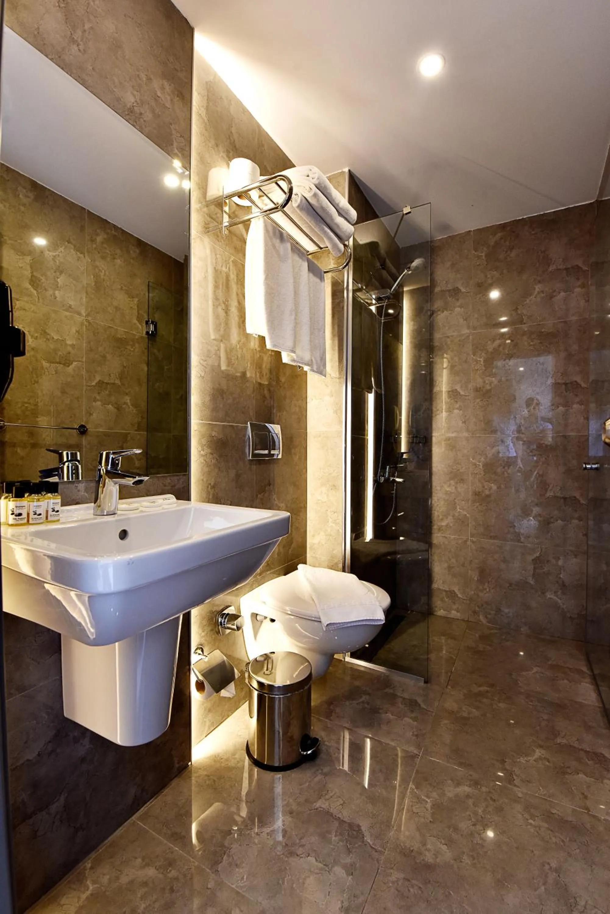 Shower in Parkim Ayaz Hotel