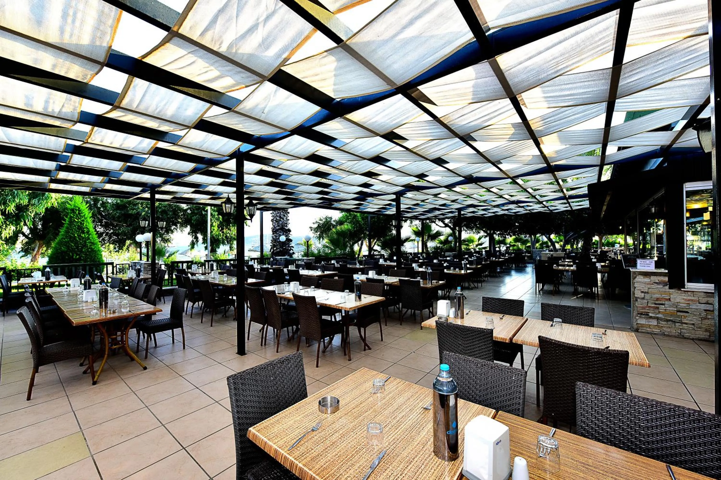 Restaurant/places to eat in Parkim Ayaz Hotel