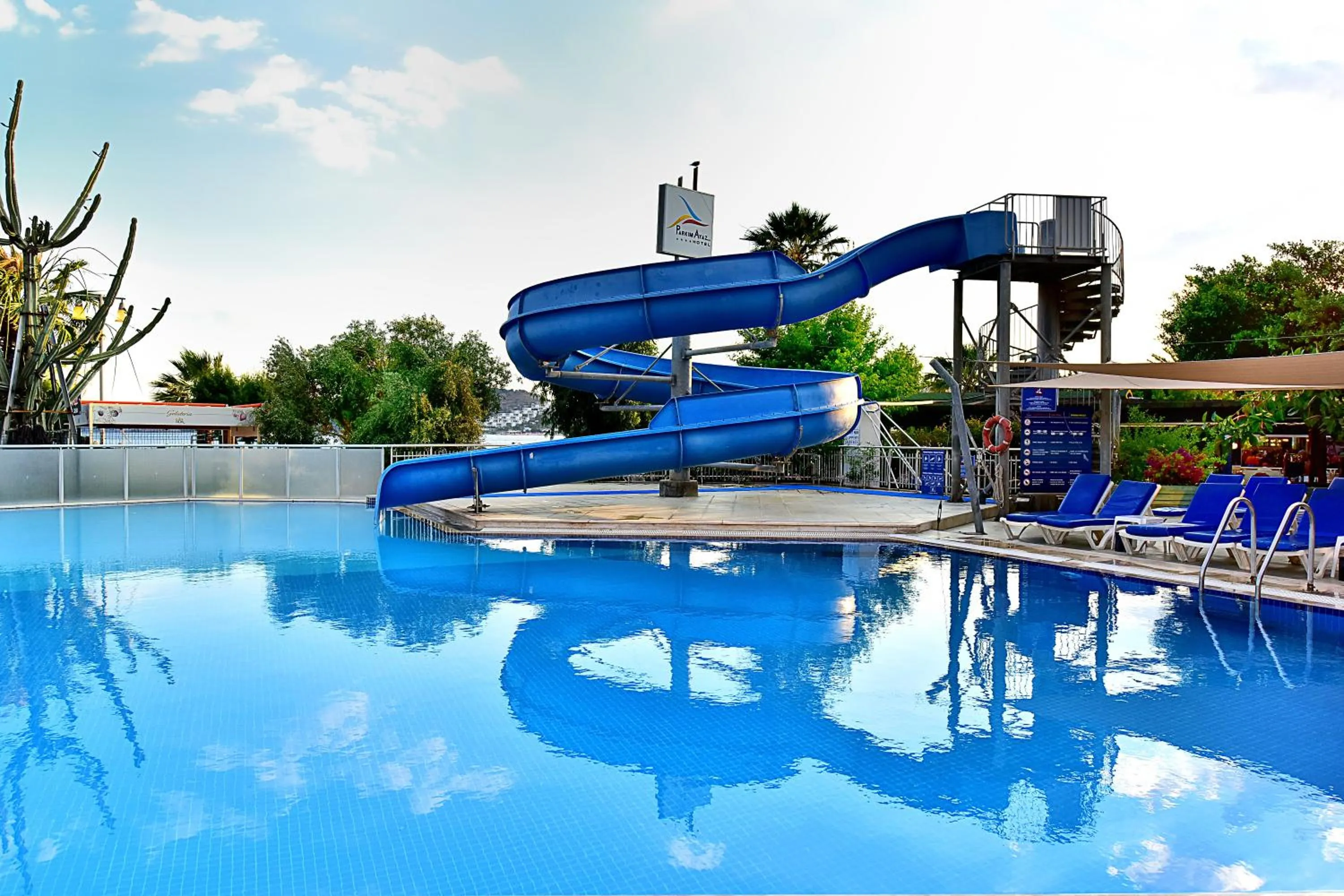 Swimming pool in Parkim Ayaz Hotel