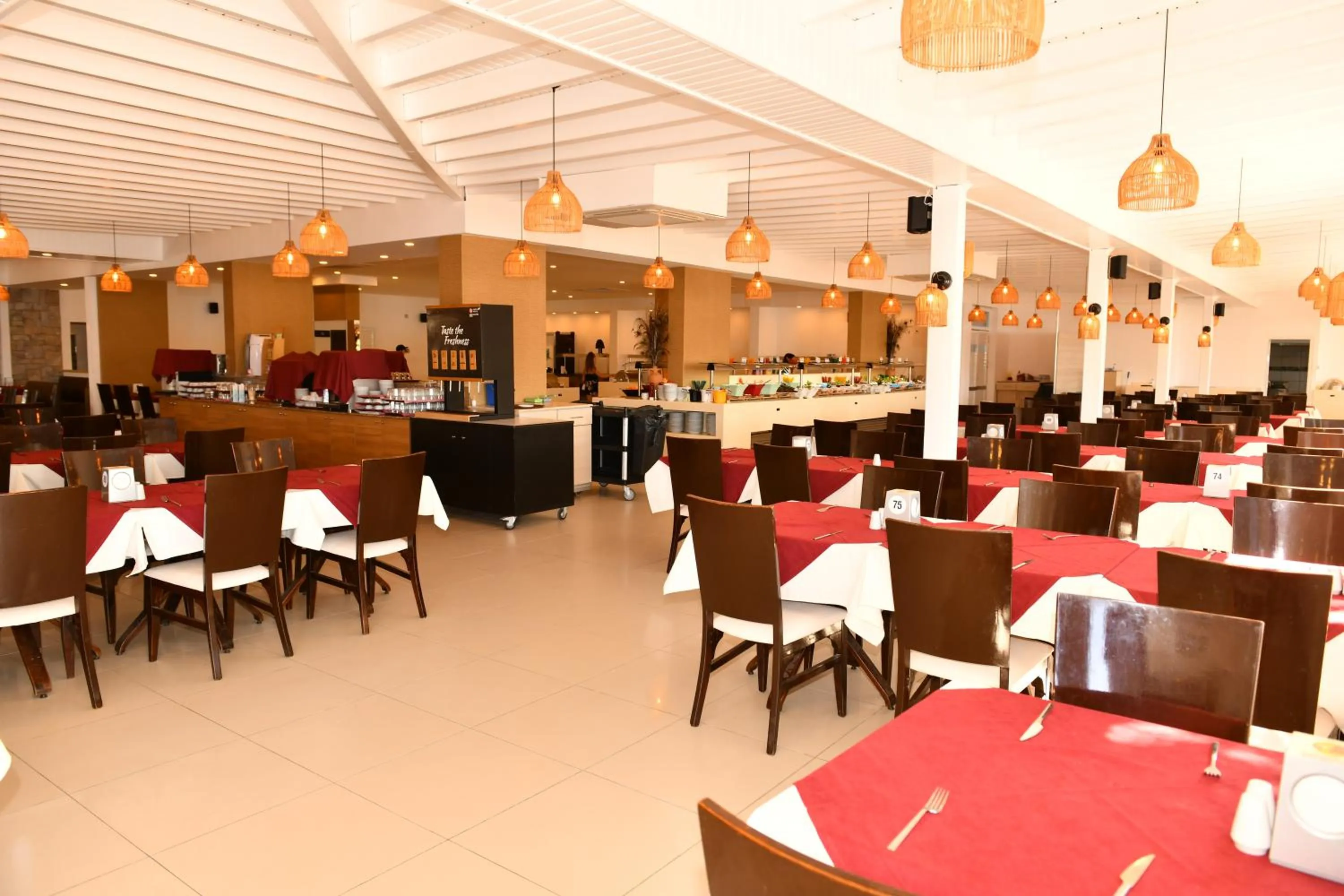 Restaurant/places to eat in Parkim Ayaz Hotel