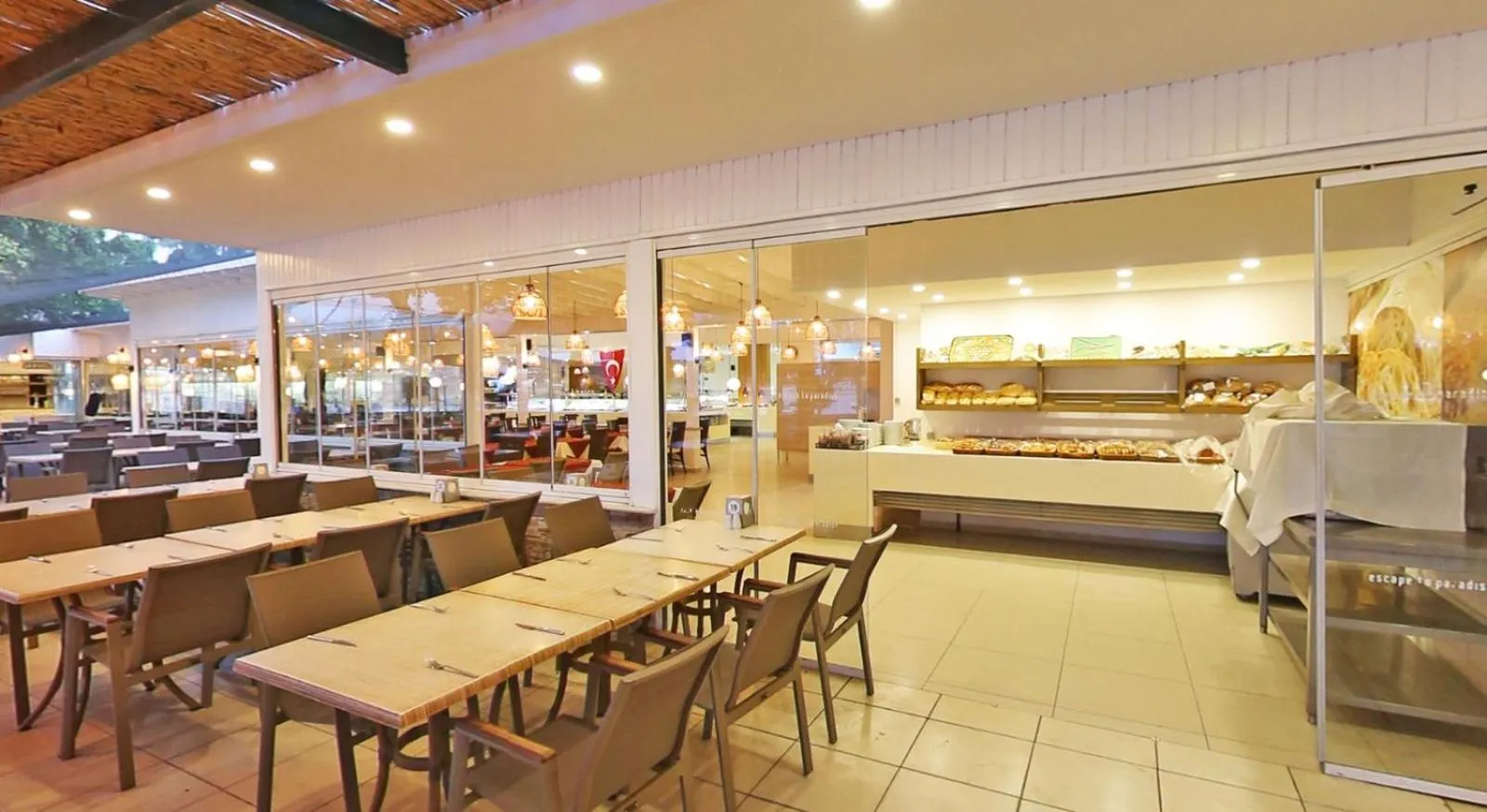 Restaurant/places to eat in Parkim Ayaz Hotel