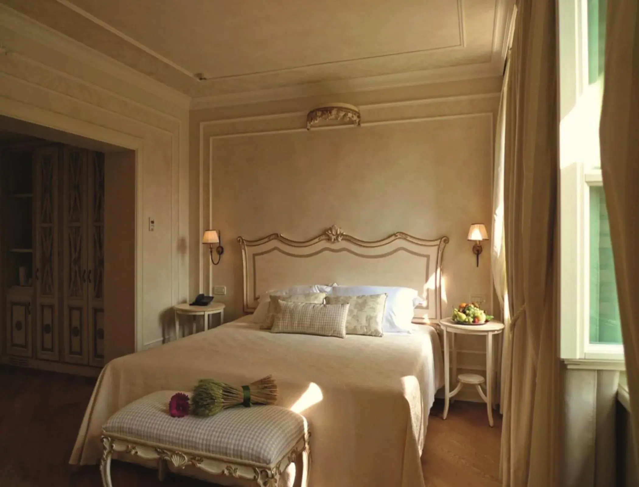 Deluxe Double Room with Terrace in Garda Hotel San Vigilio Golf Deluxe Double Room with Terrace in Garda Hotel San Vigilio Golf