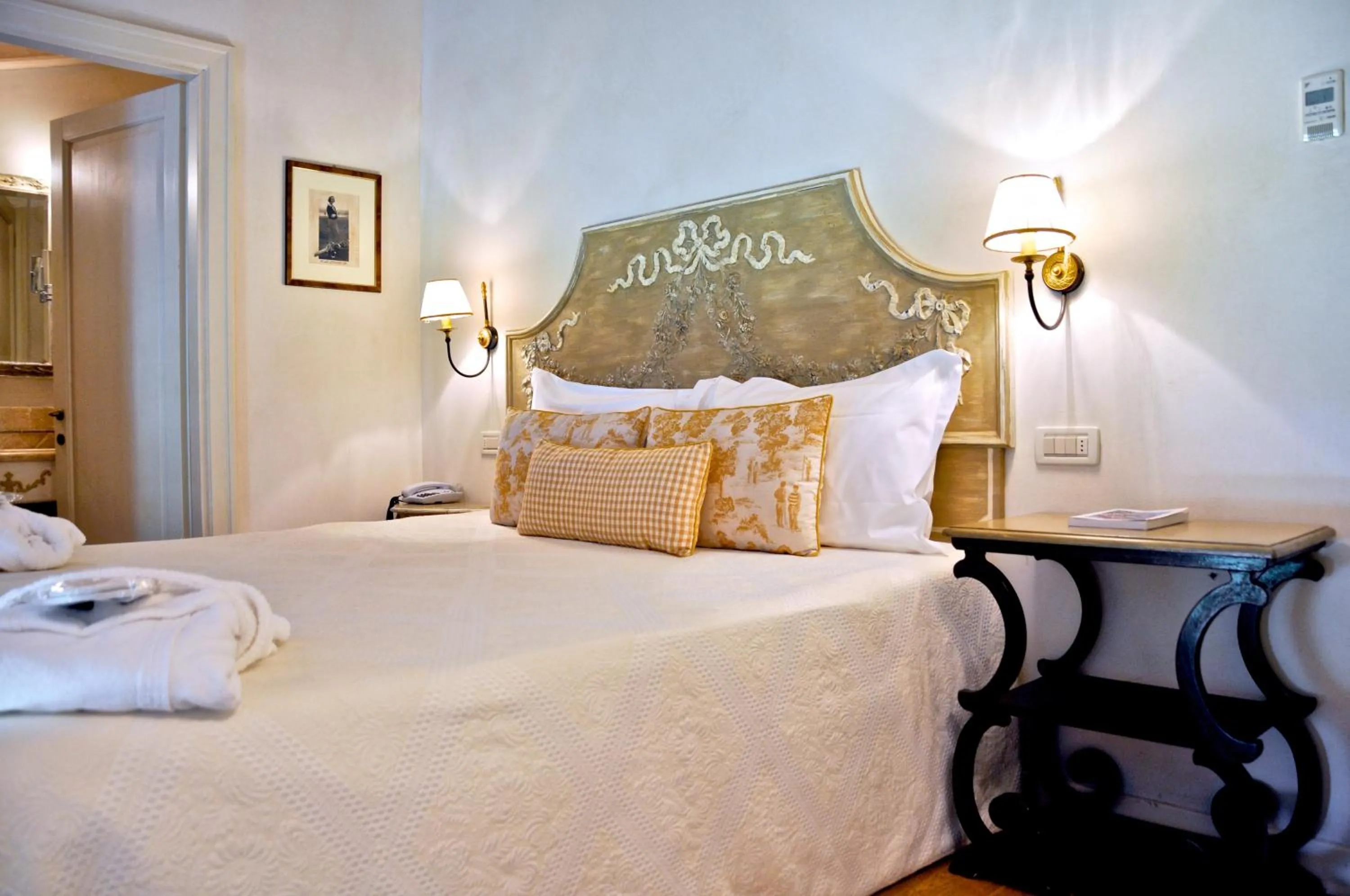 Bed in Garda Hotel San Vigilio Golf