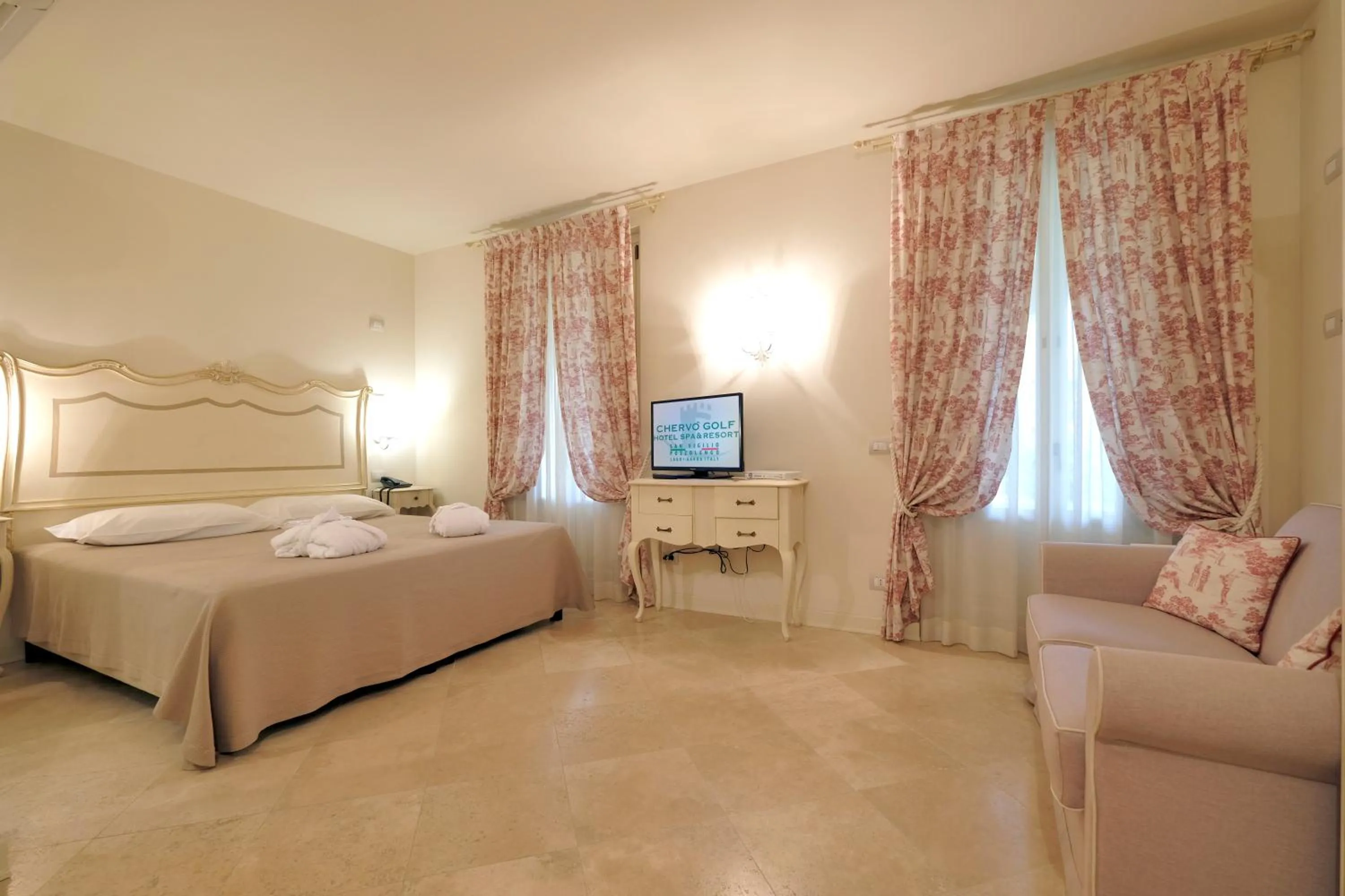 Bed in Garda Hotel San Vigilio Golf