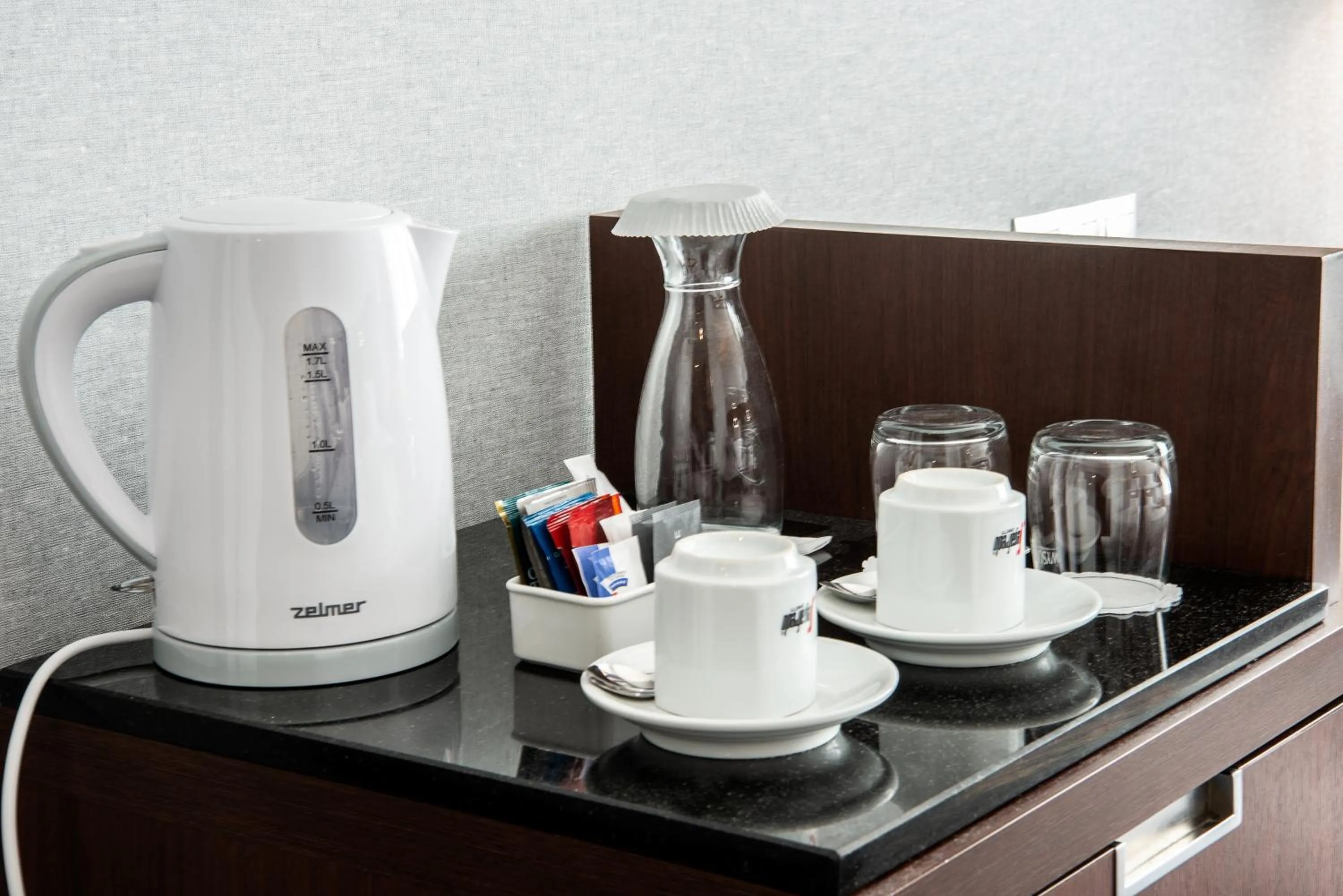 Coffee/tea facilities in Mercure Warszawa Airport