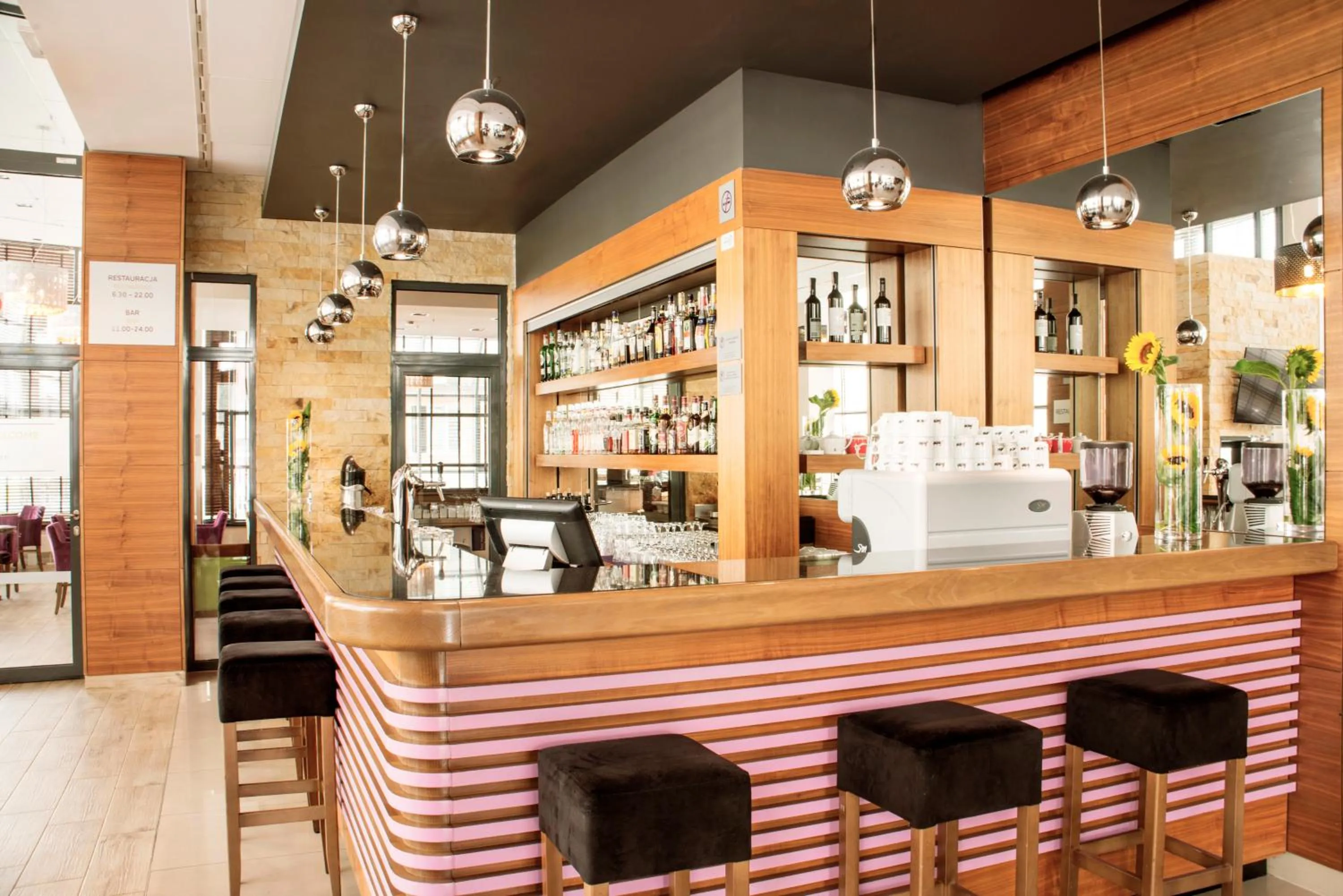 Lounge or bar in Mercure Warszawa Airport