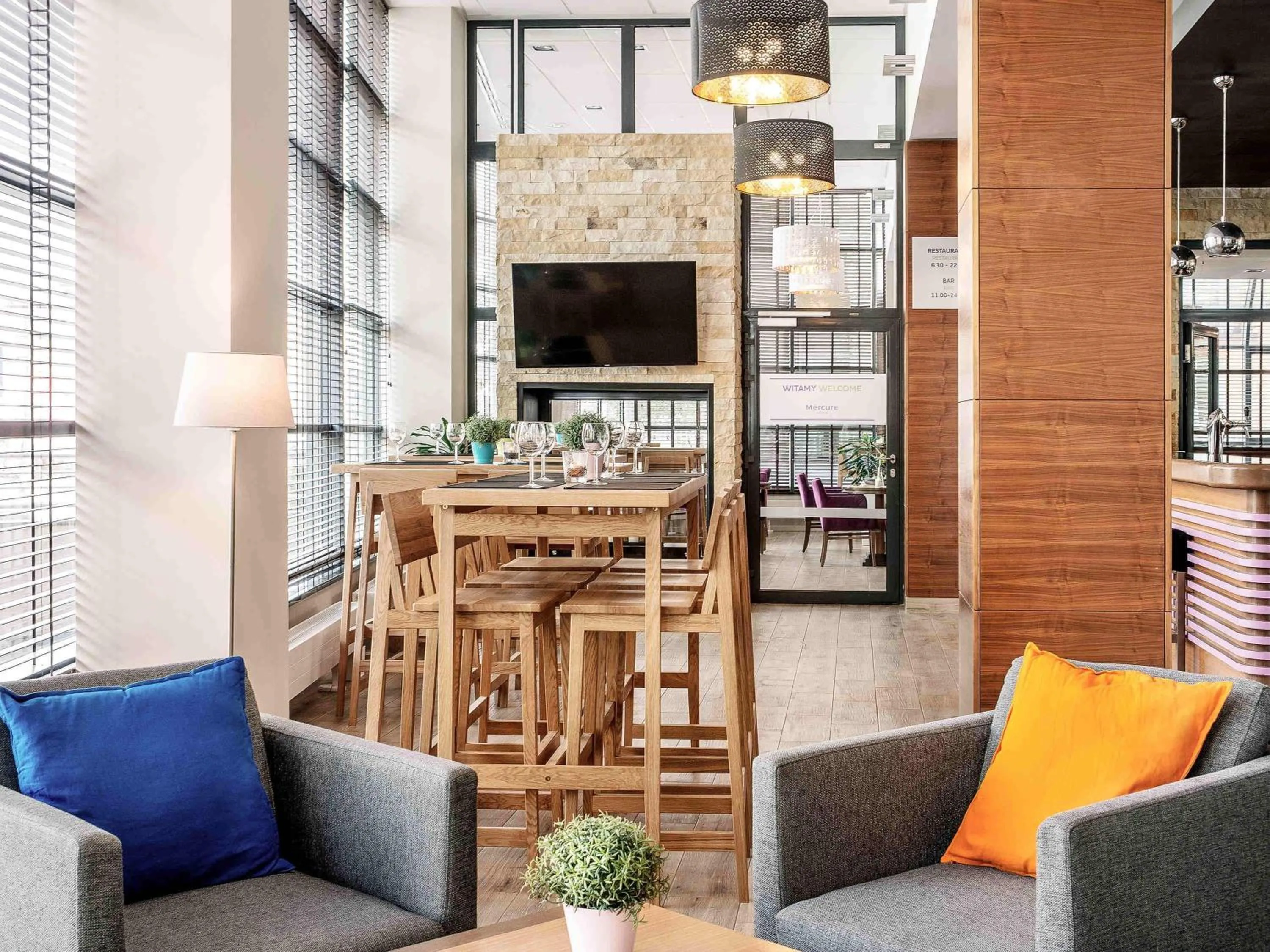 Lounge or bar in Mercure Warszawa Airport