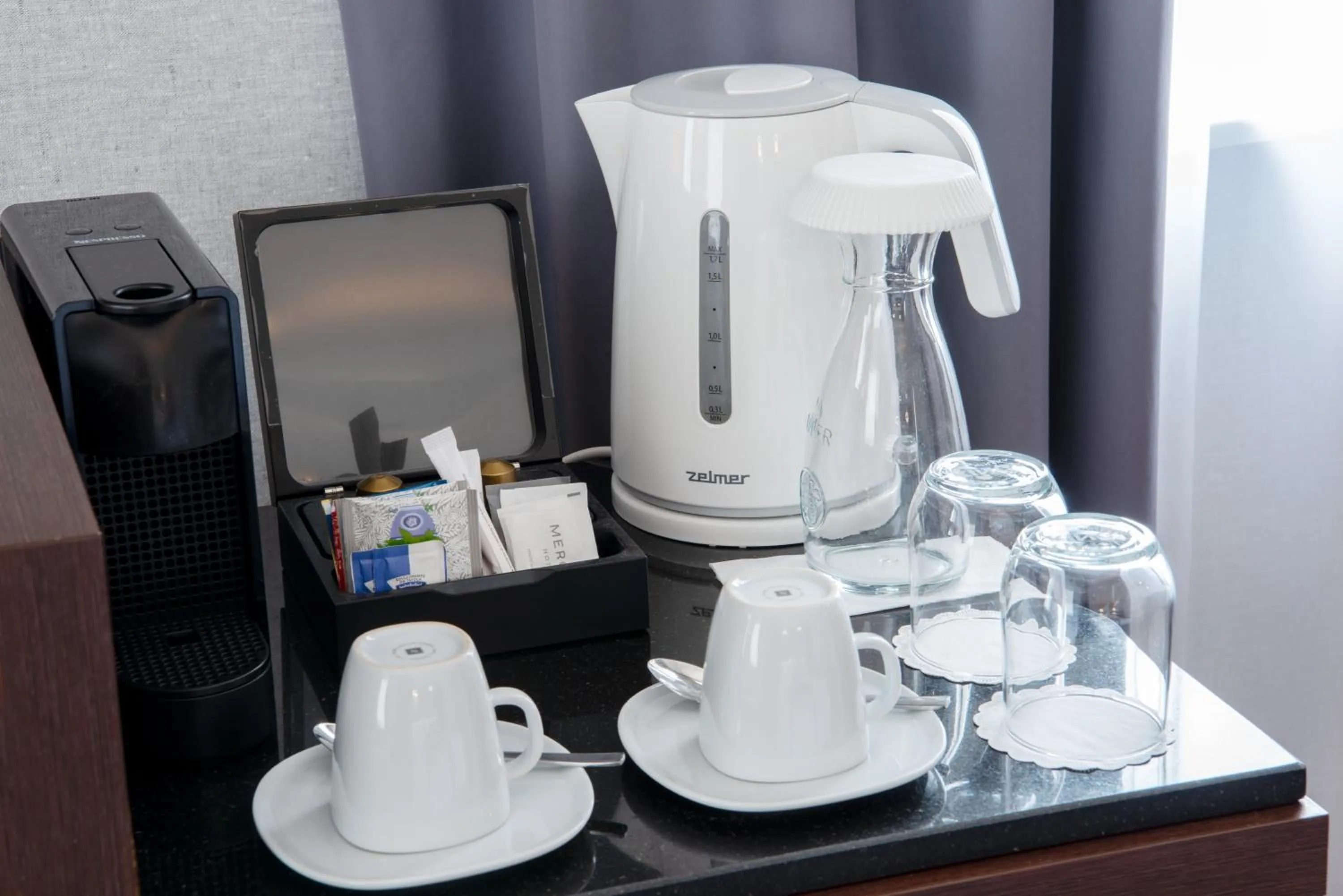 Coffee/tea facilities in Mercure Warszawa Airport