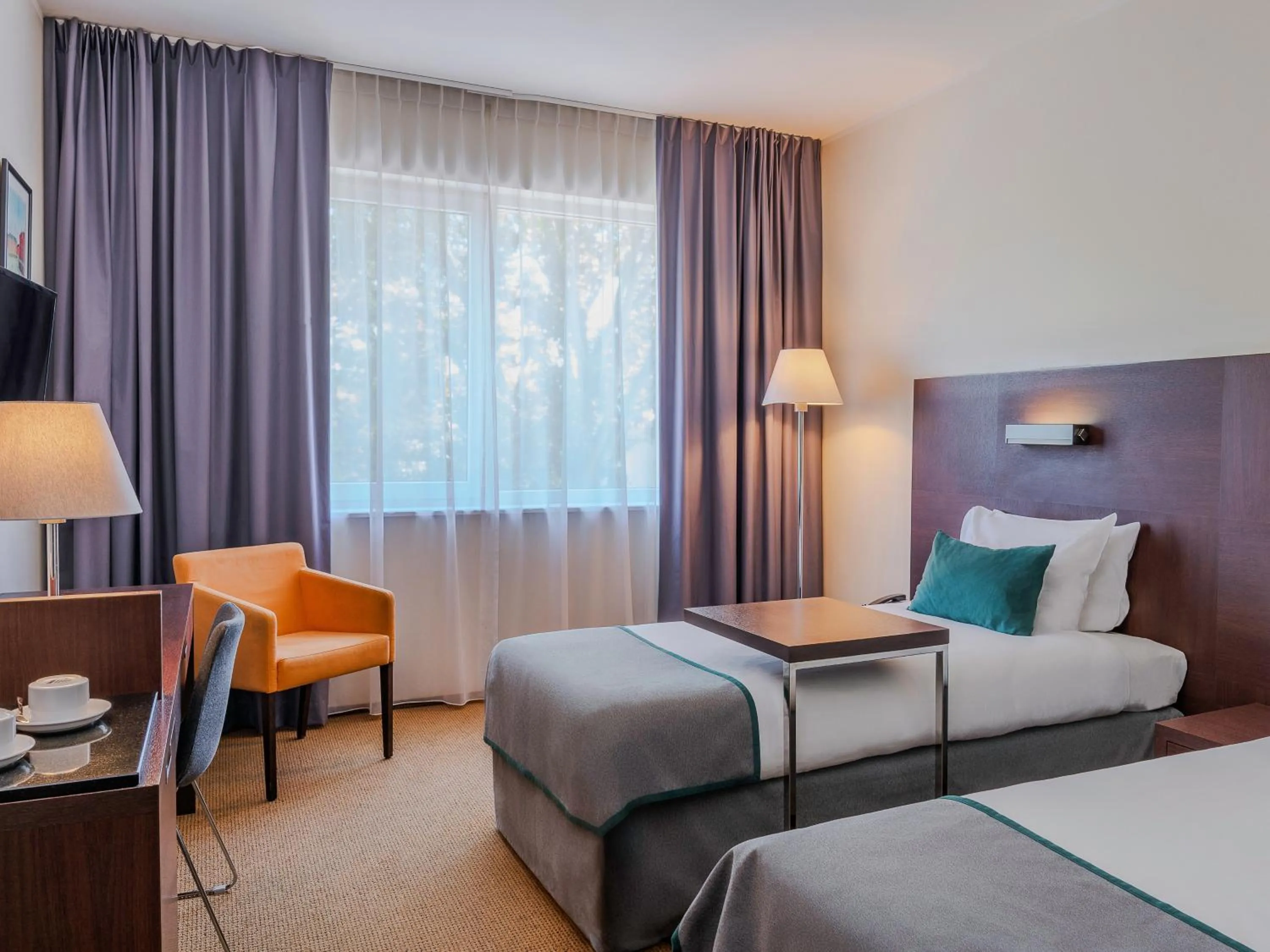 City view, Bed in Mercure Warszawa Airport