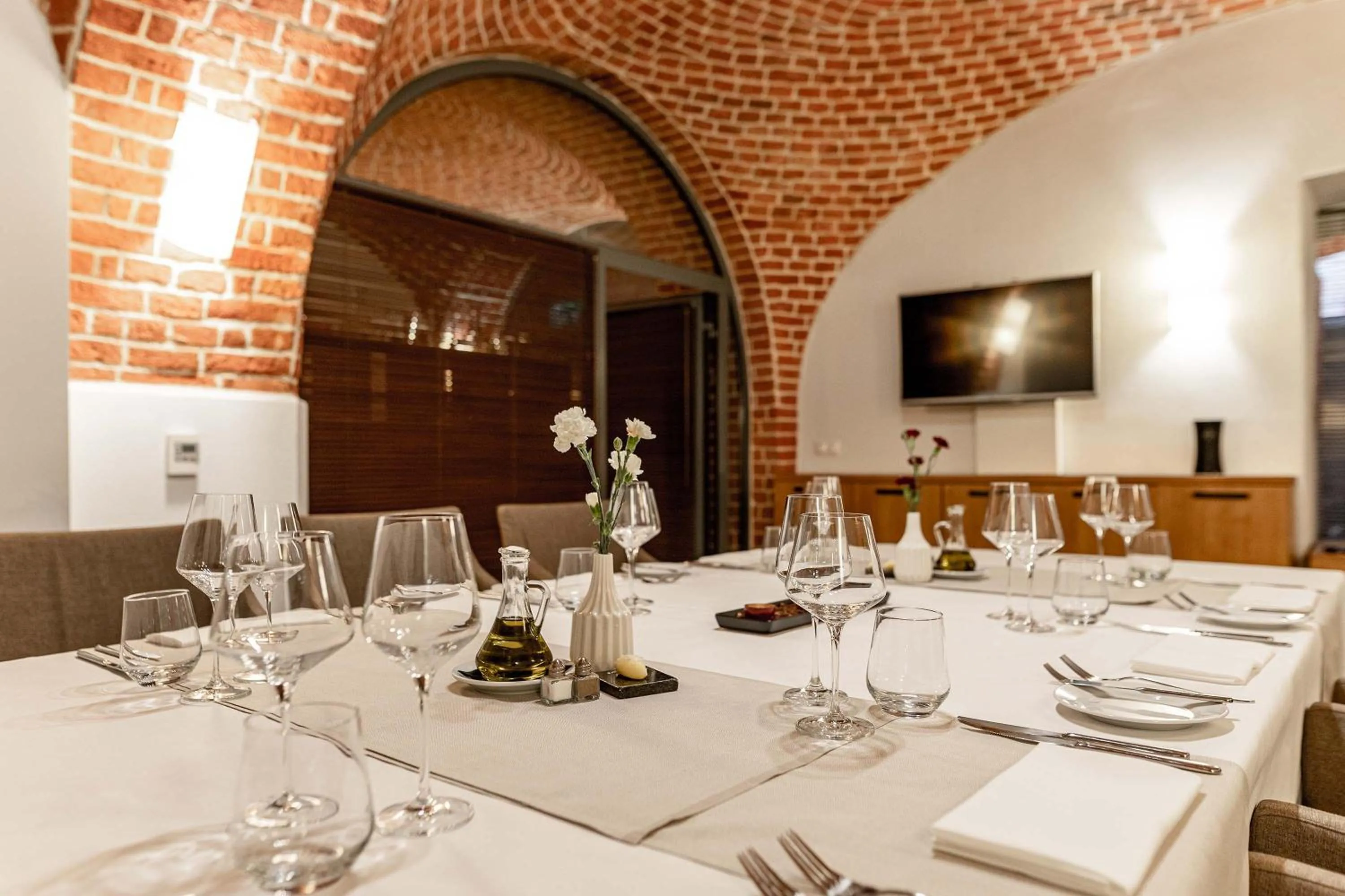 Meeting/conference room in Great Polonia The Granary La Suite Hotel