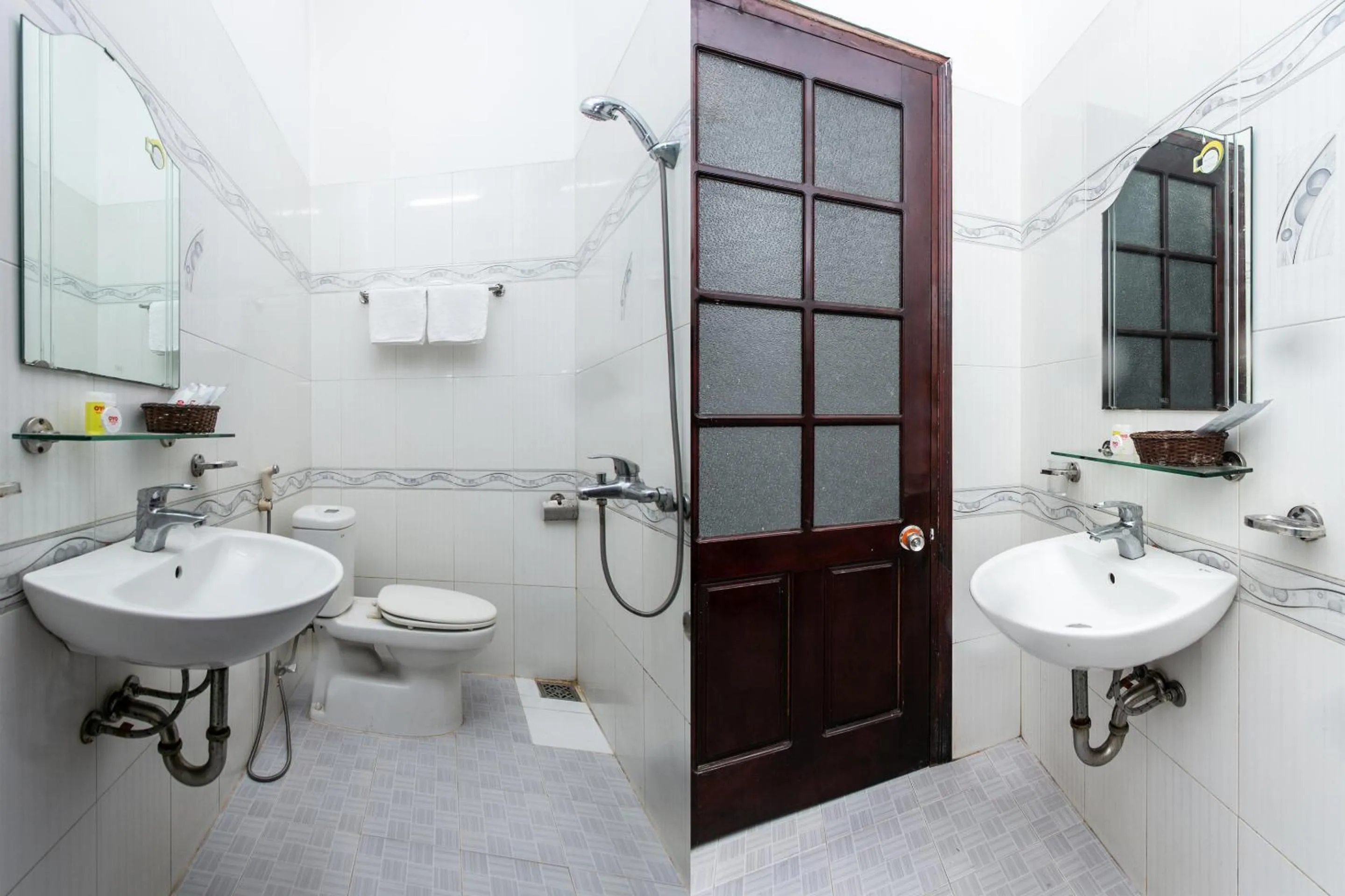 Toilet in Honey Hotel Da Nang