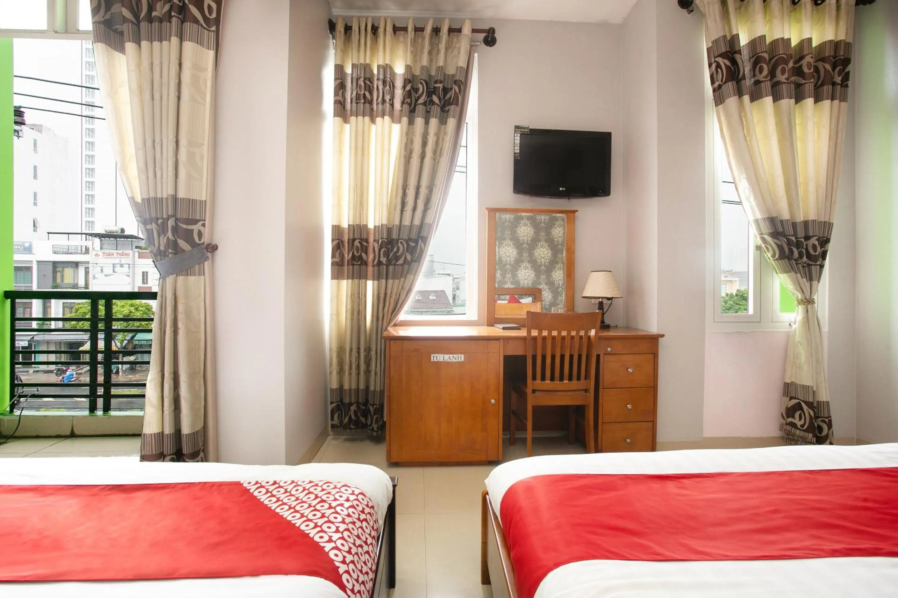 Staff, Bed in Honey Hotel Da Nang