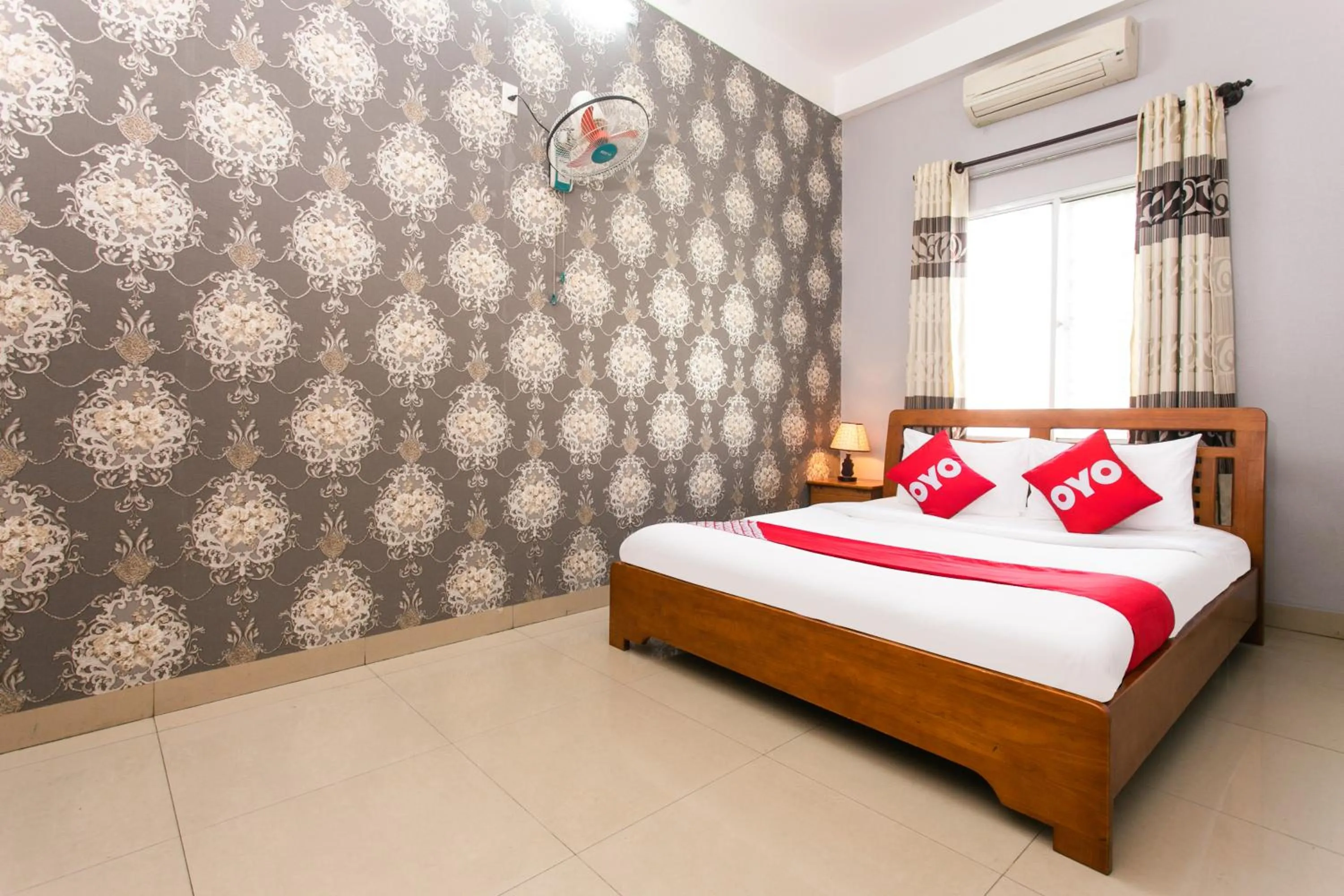 Bathroom, Bed in Honey Hotel Da Nang