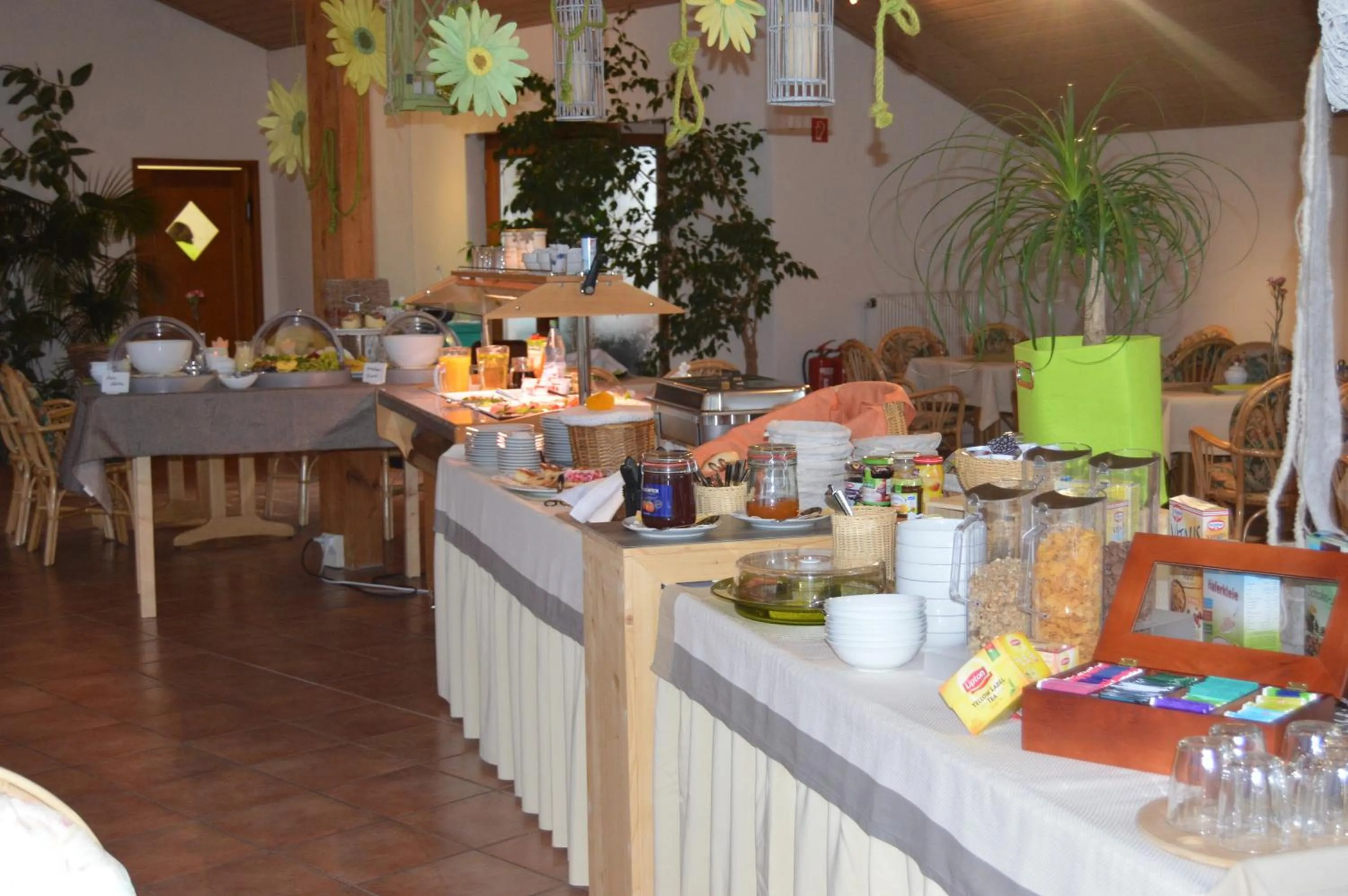 Buffet breakfast in Hotel Stadt Jessen