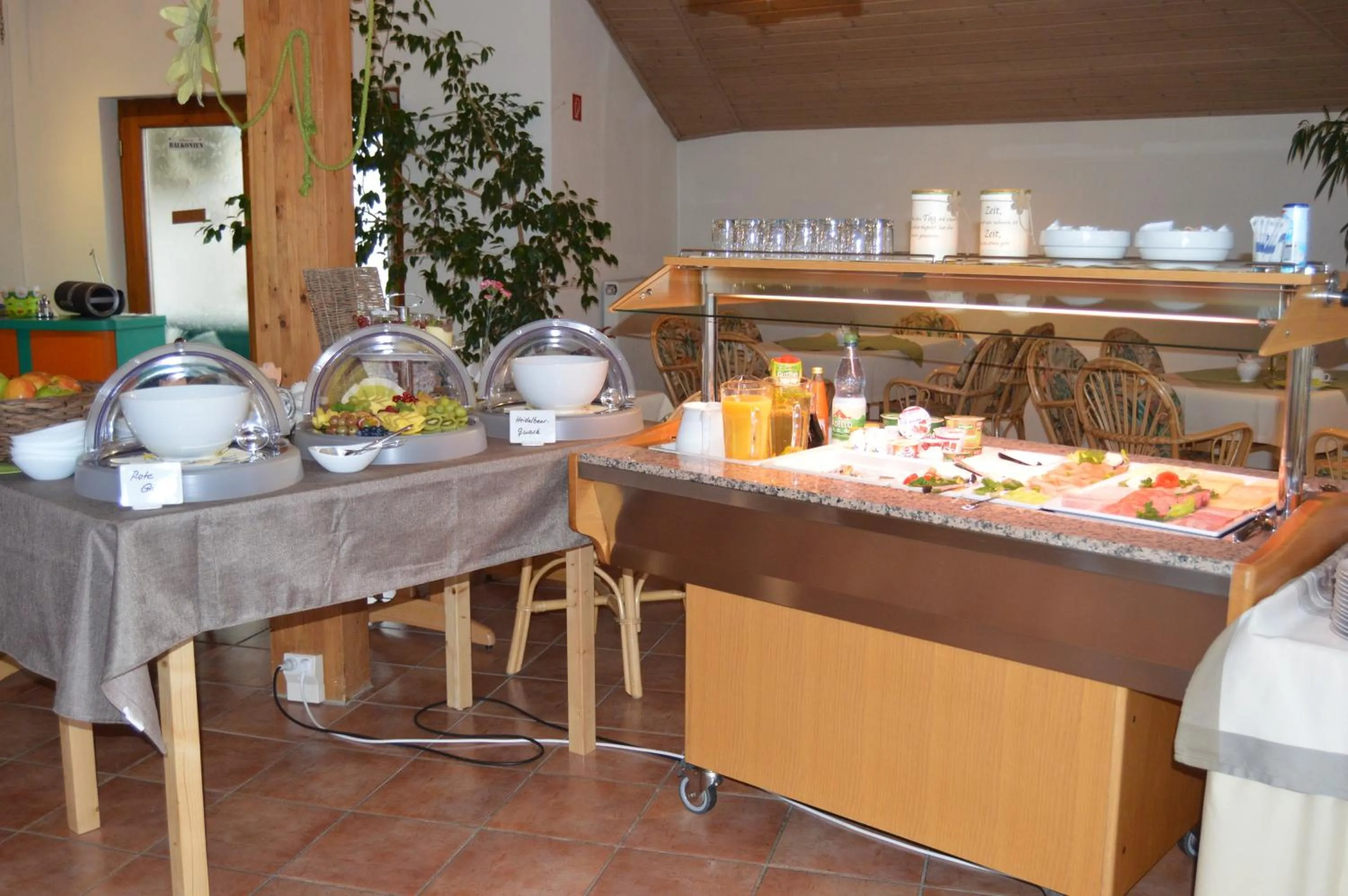 Buffet breakfast in Hotel Stadt Jessen