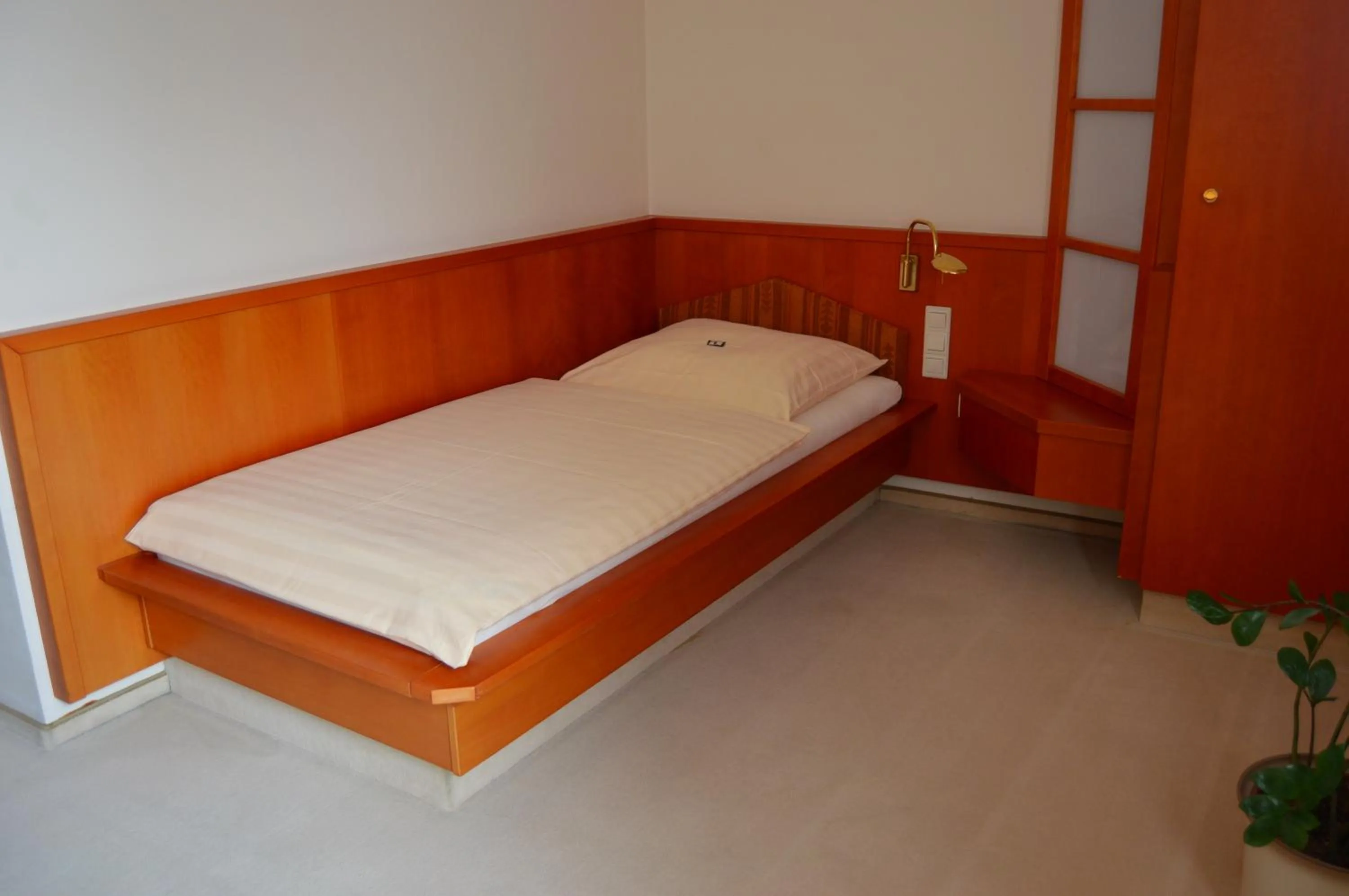 Bedroom, Bed in Hotel Stadt Jessen
