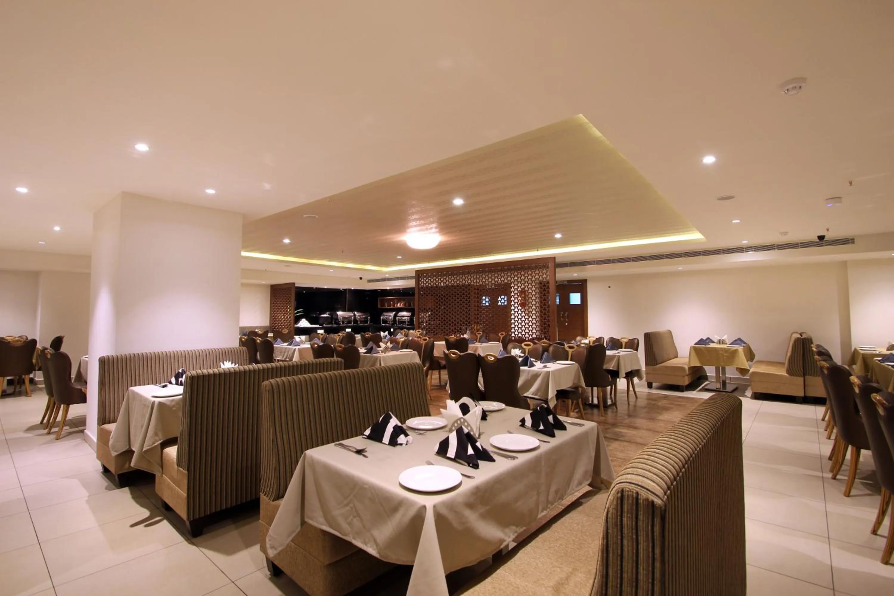 Restaurant/places to eat in Hotel Hyderabad Grand